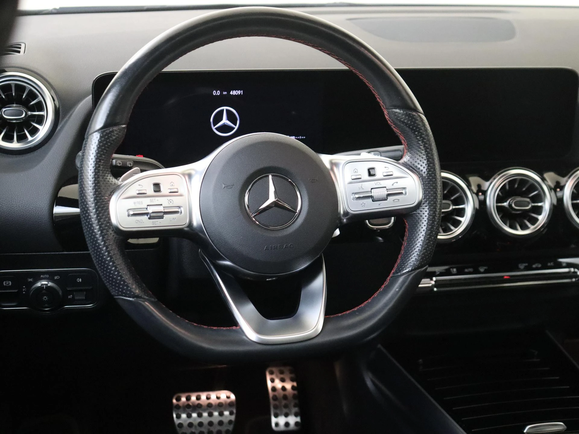 Mercedes-Benz-GLA-image-10