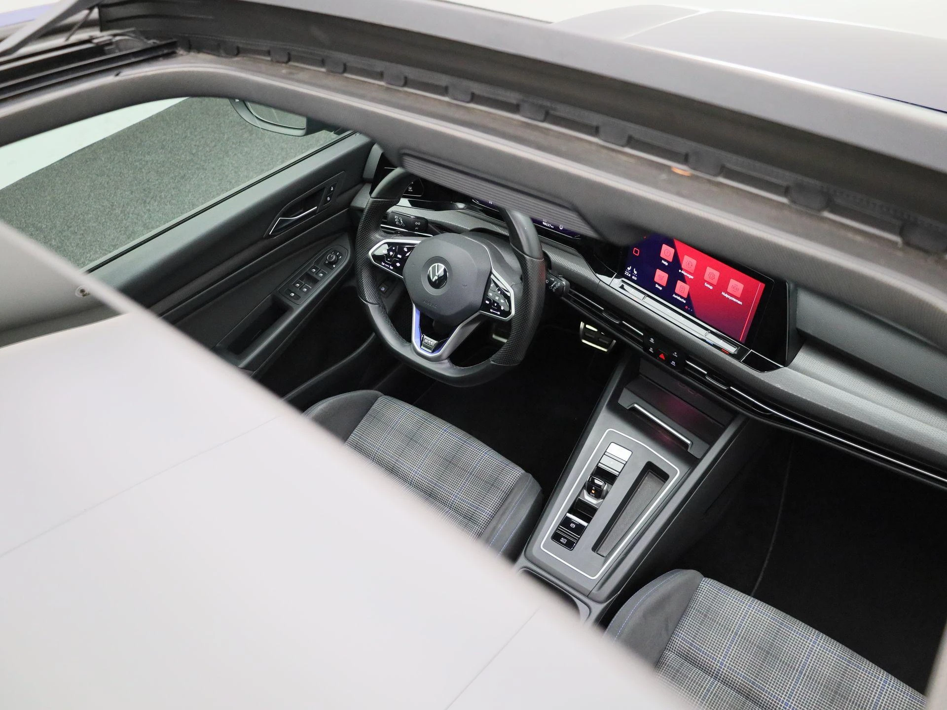 Volkswagen-Golf-image-44