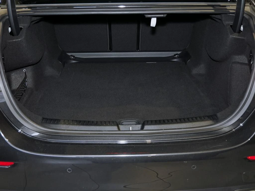 Mercedes-Benz-E-Klasse 220 d-image-13