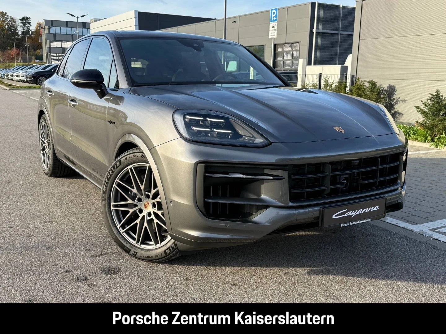 Porsche Cayenne E-Hybrid Black Edition HA-Lenkung 21-Zol black edition