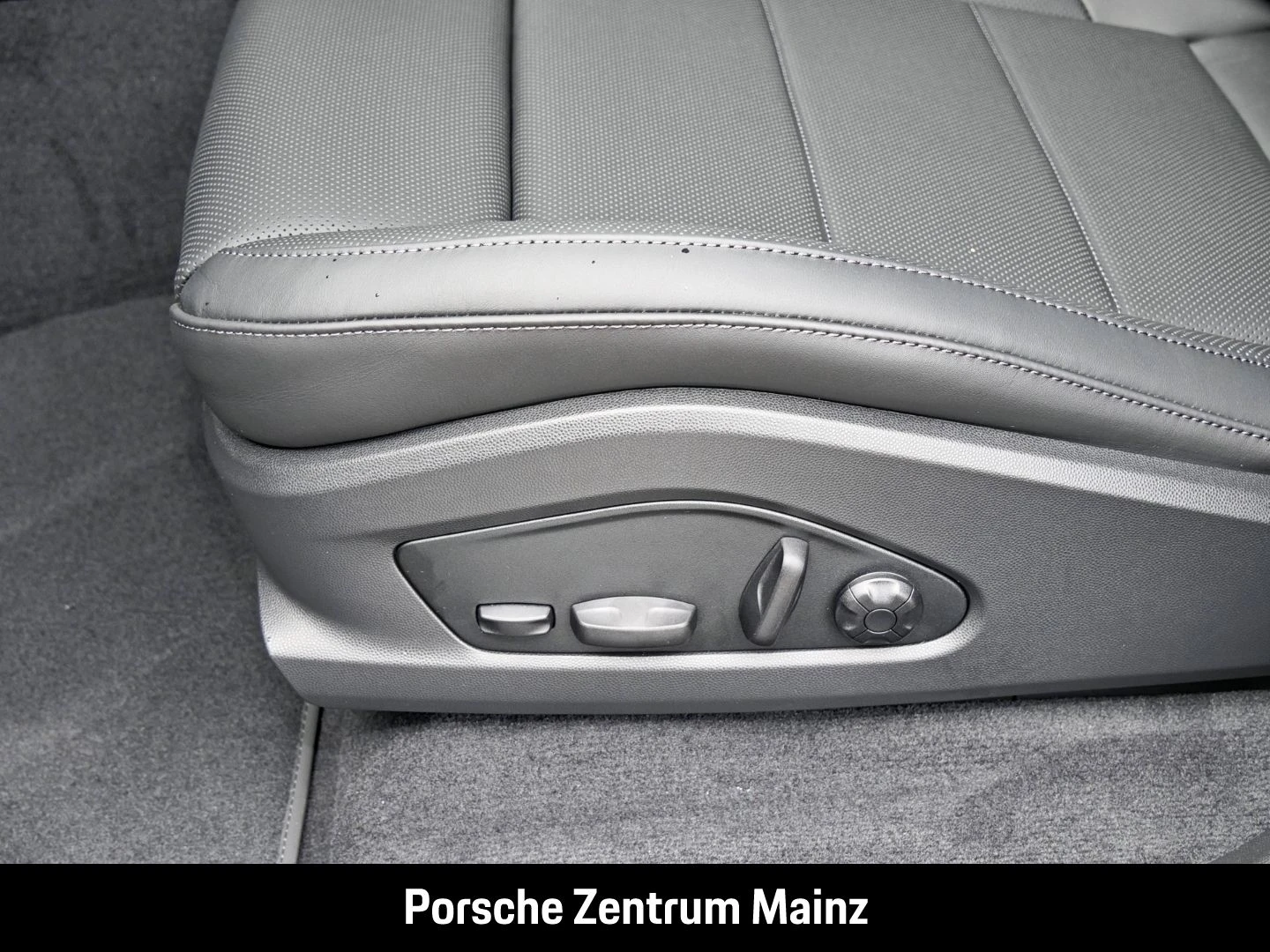 Porsche-Macan-image-25