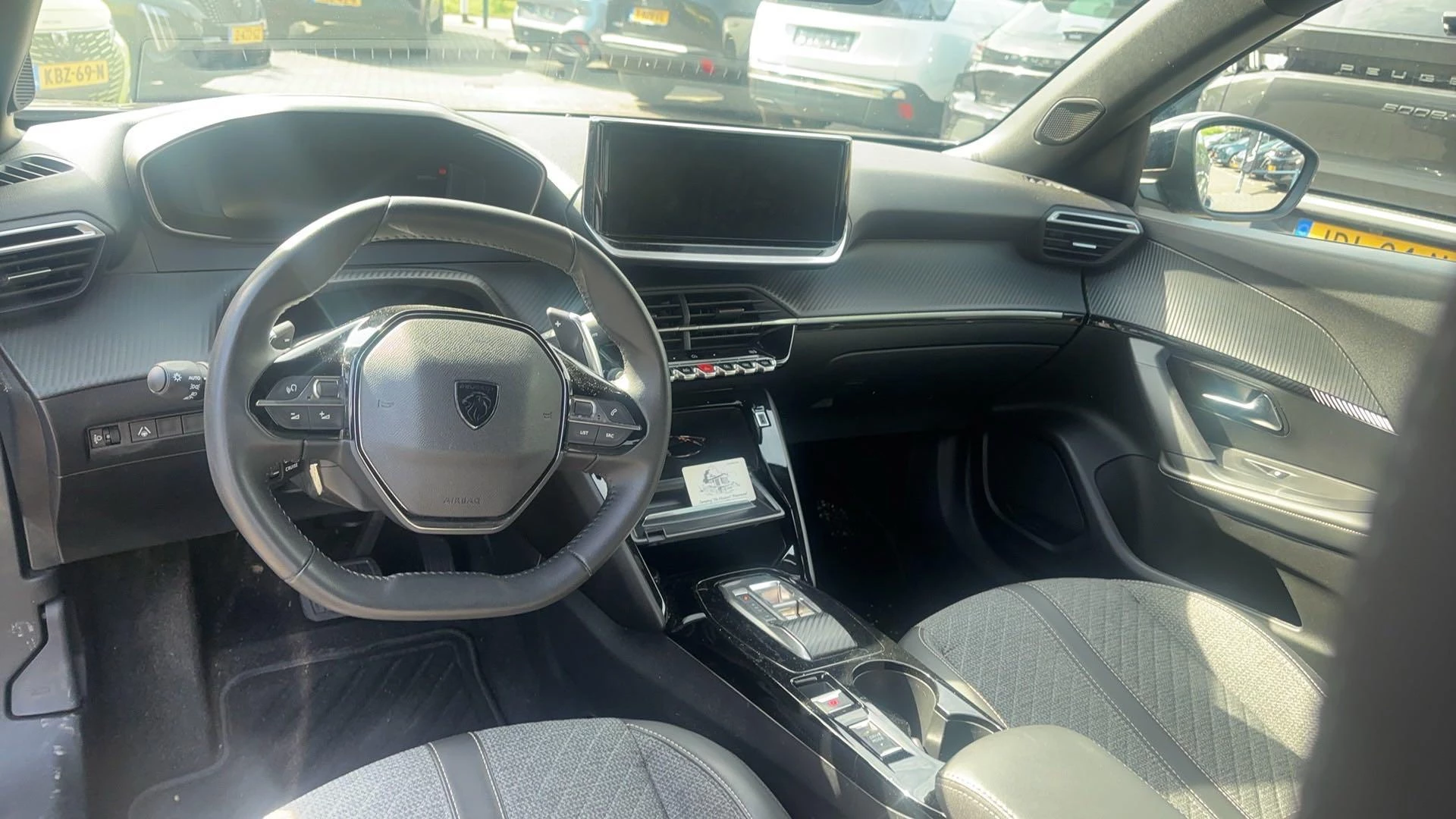 Peugeot 2008 1.2 Hybrid 136 Allure