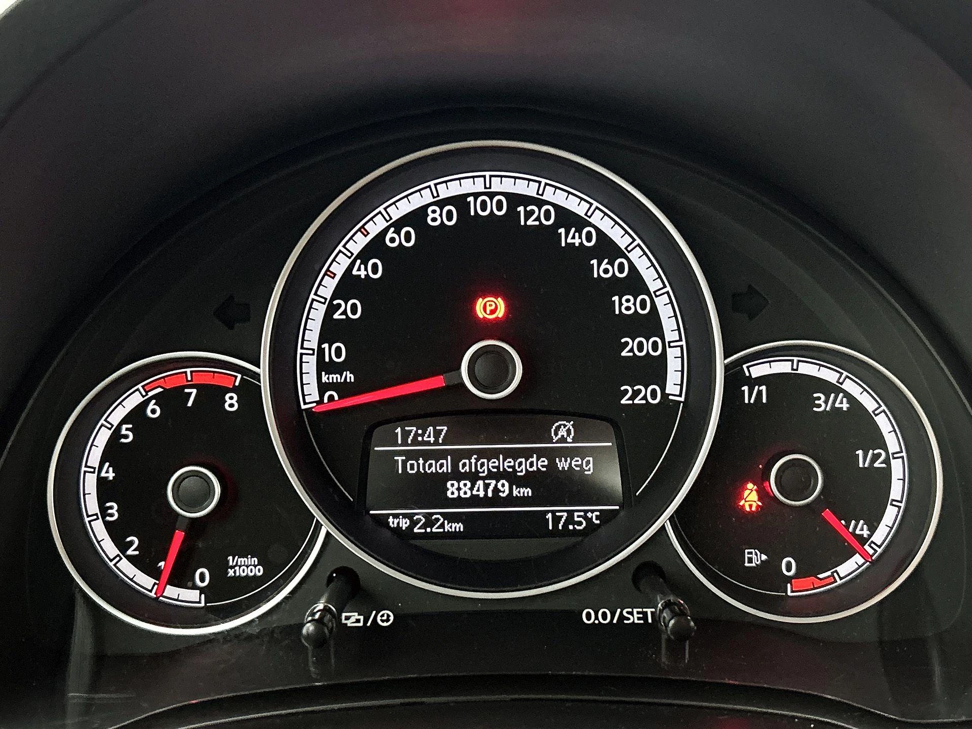 Volkswagen-up!-image-13