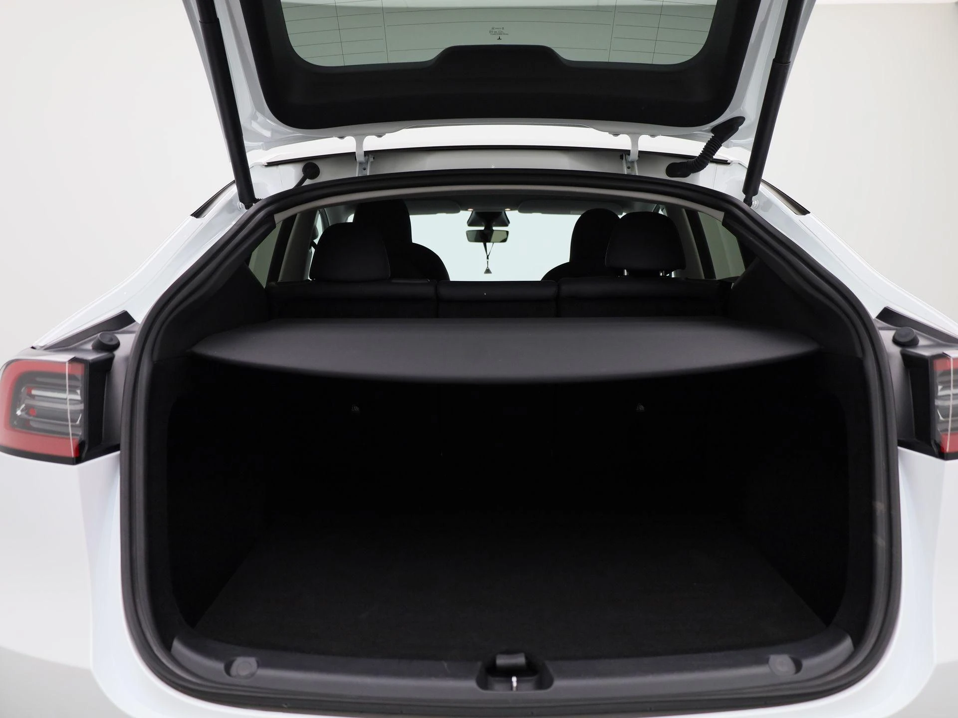 Tesla Model Y Long Range Dual Motor AWD