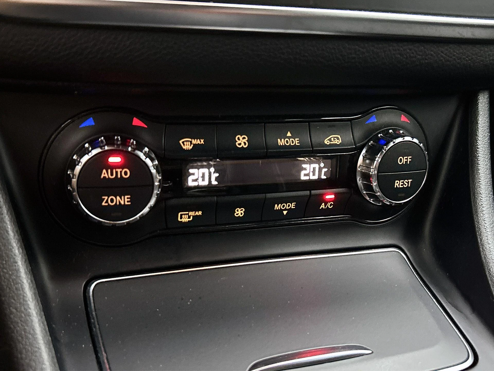 Mercedes-Benz-CLA-image-23