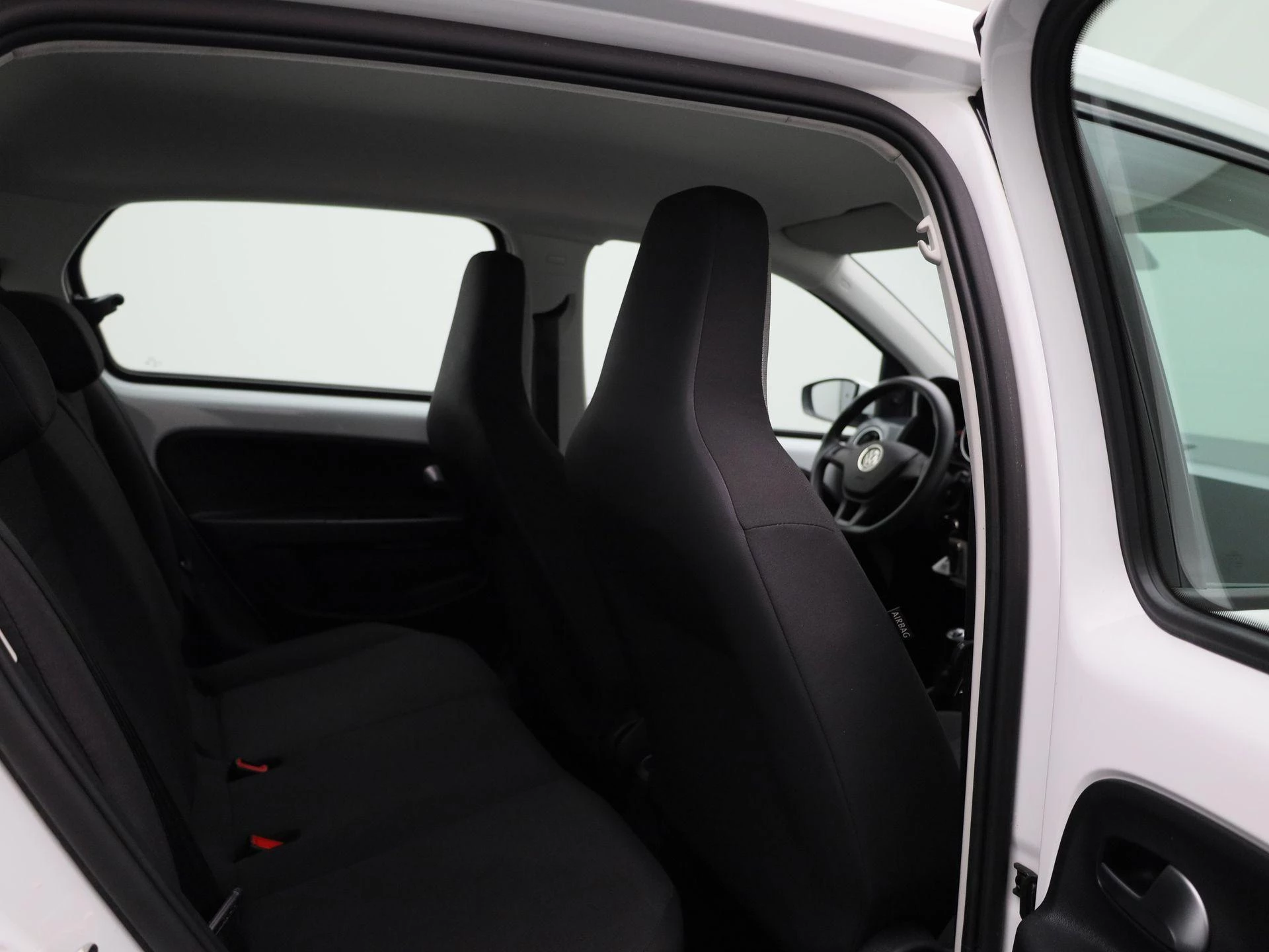 Volkswagen-up!-image-25