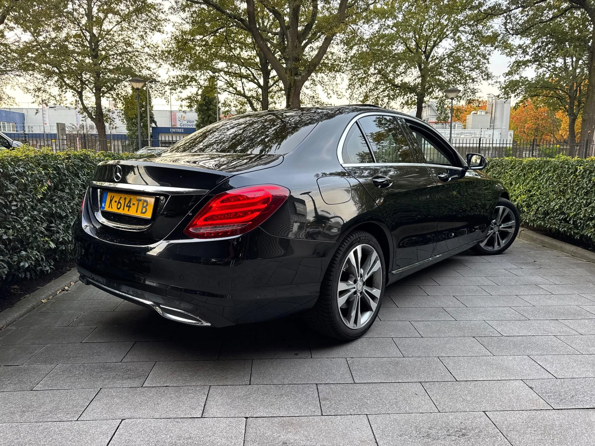 Mercedes-Benz-C-Klasse-image-10