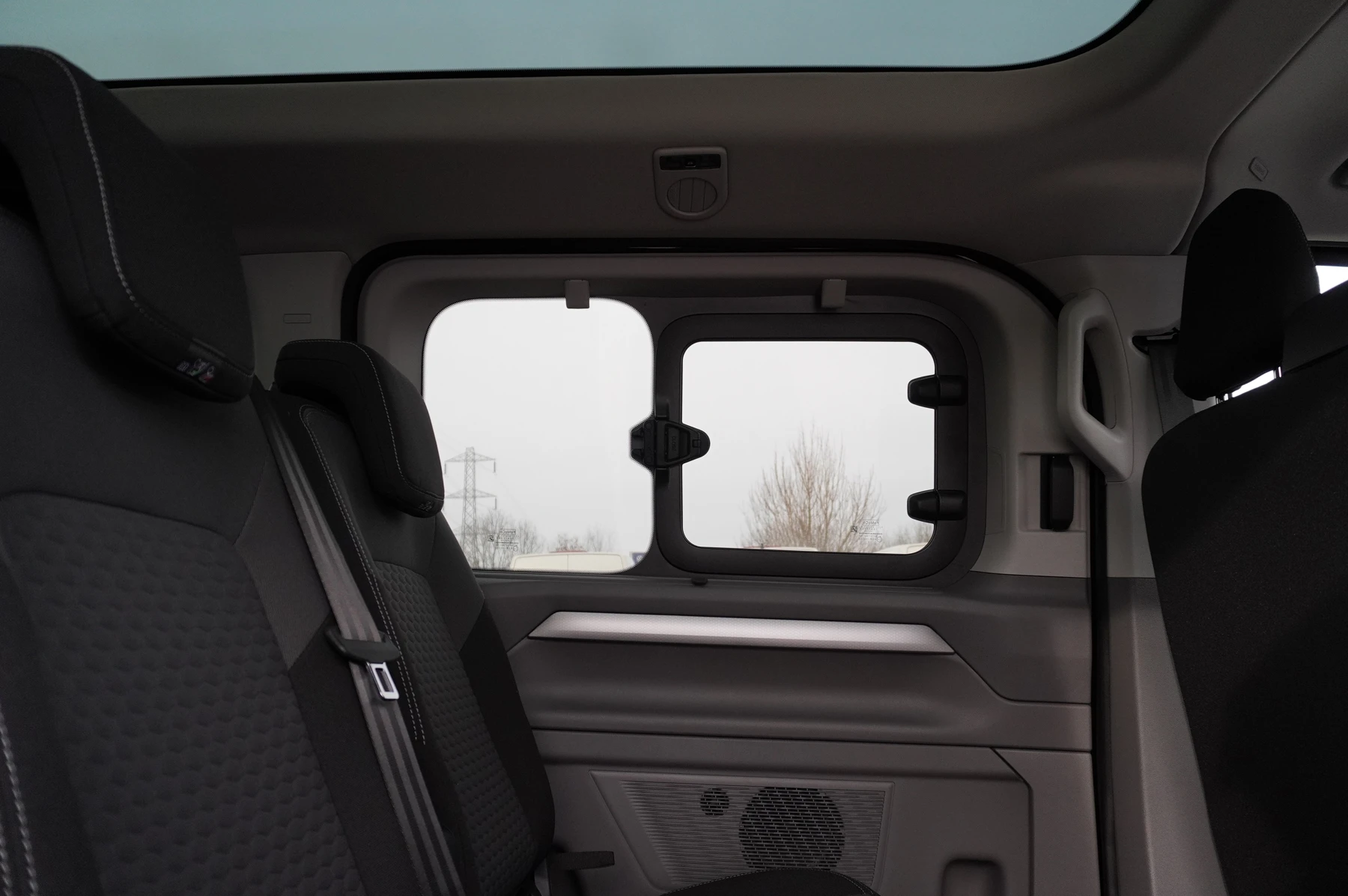 Volkswagen-Transporter-image-43