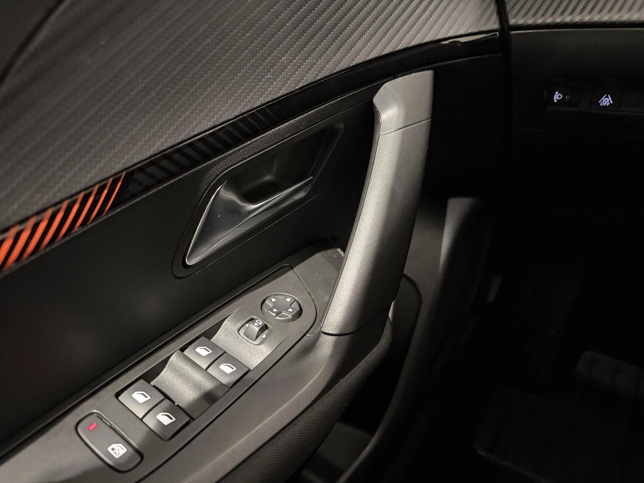 Peugeot-e-2008-image-13