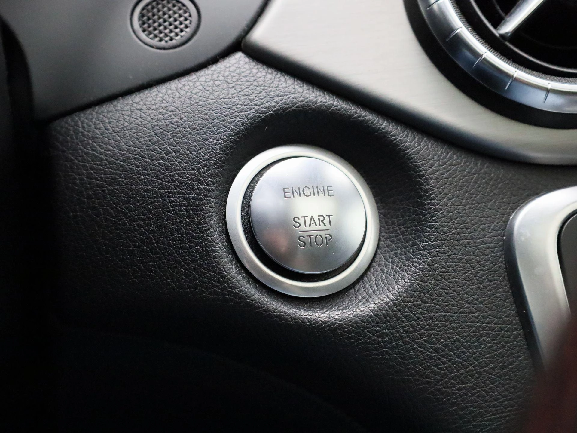 Mercedes-Benz-CLA-image-22
