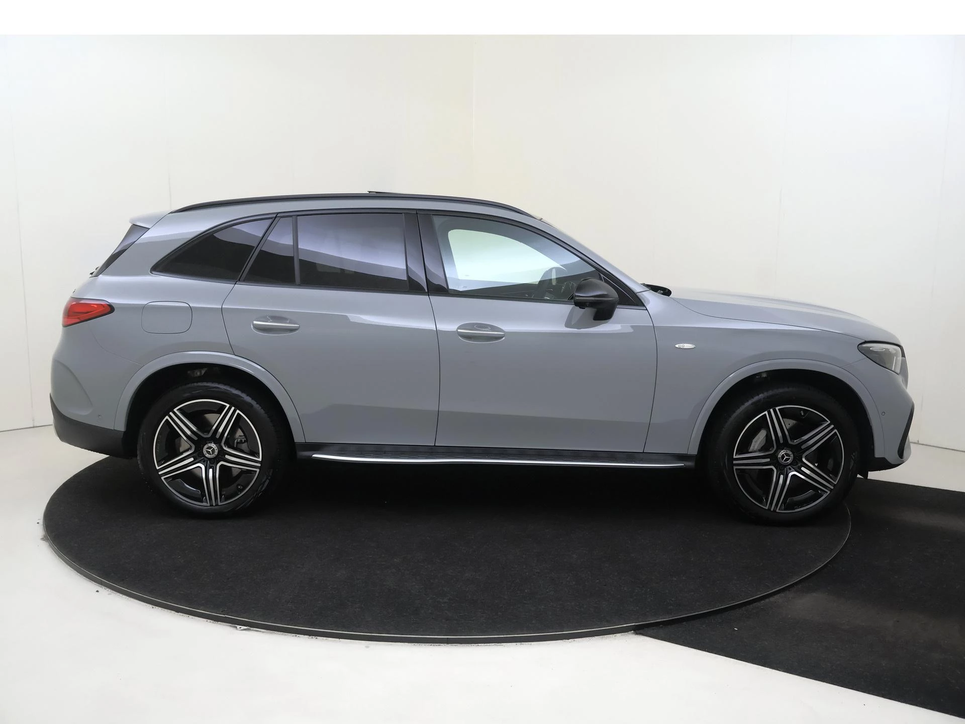 Mercedes-Benz-GLC-image-8