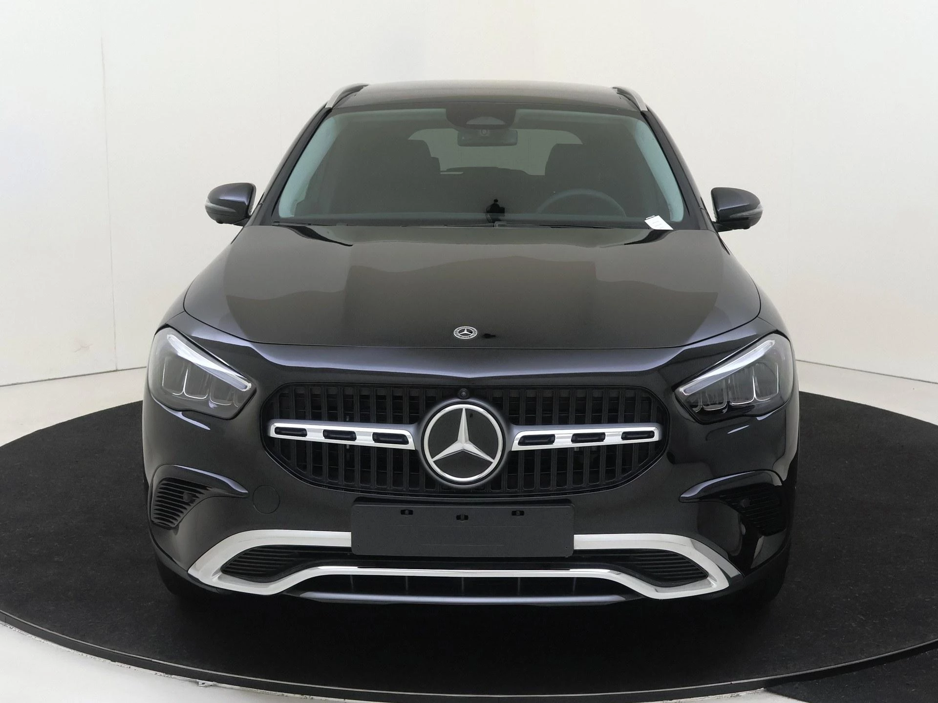 Mercedes-Benz-GLA-image-4