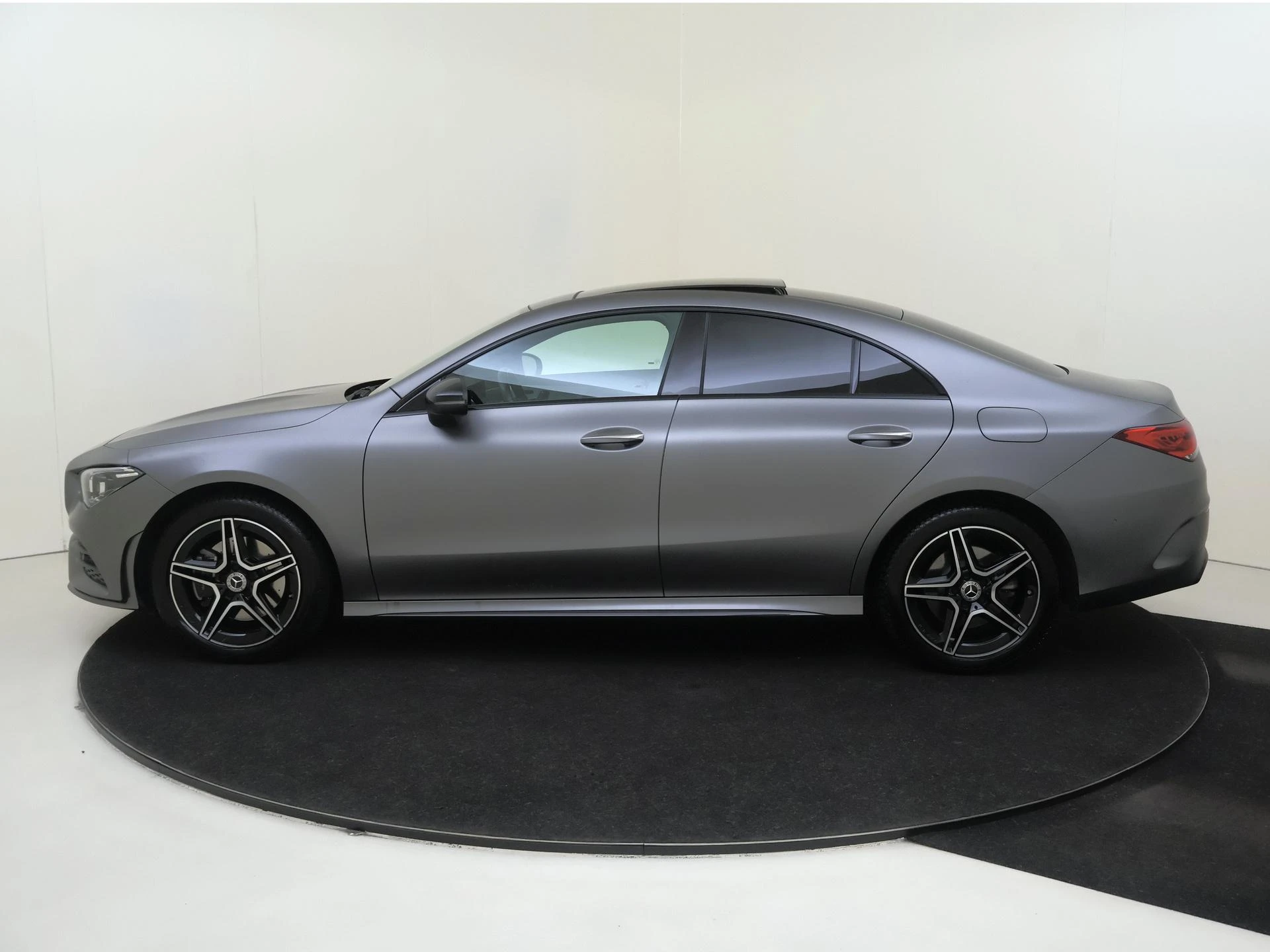 Mercedes-Benz-CLA-image-7