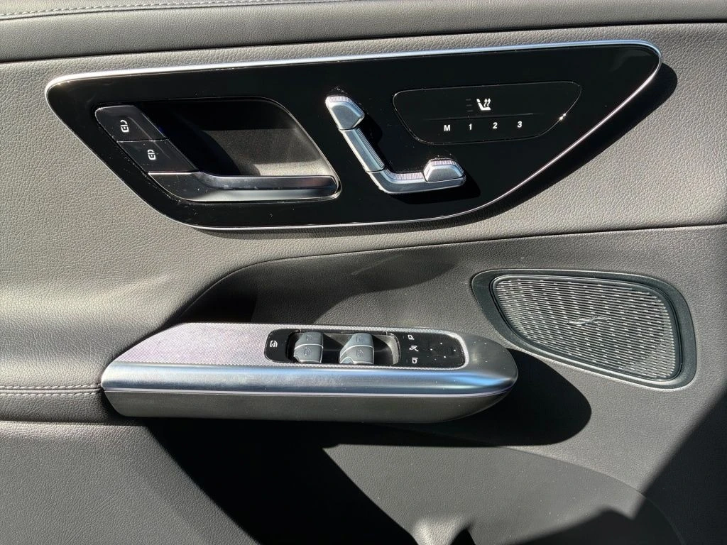 Mercedes-Benz-GLC 300 d-image-8