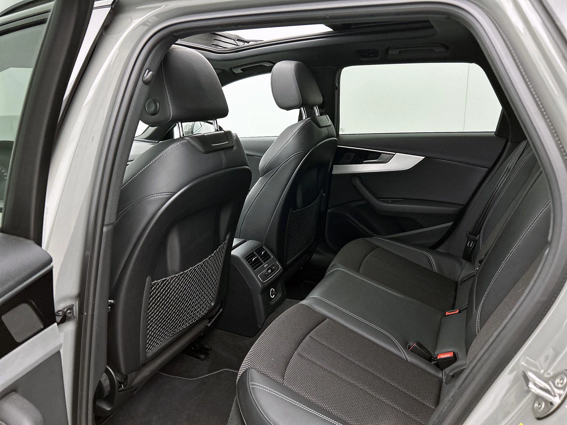 Audi A4 Avant 35 TFSI Launch edition Sport 150 PK