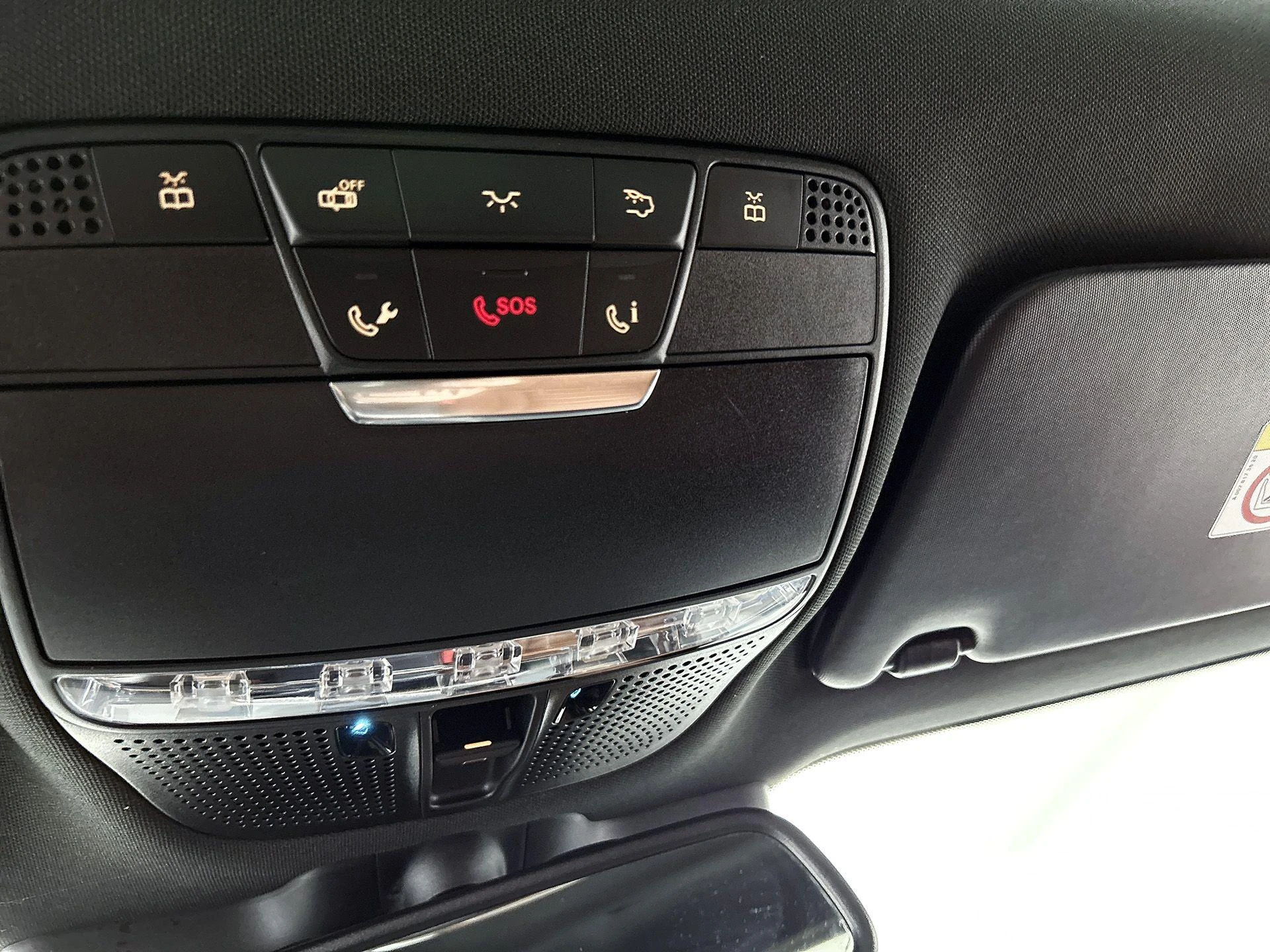 Mercedes-Benz-GLC-image-17