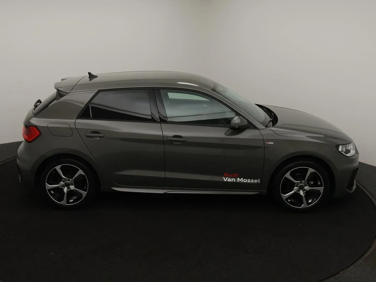 Audi-A1 Sportback-image-1