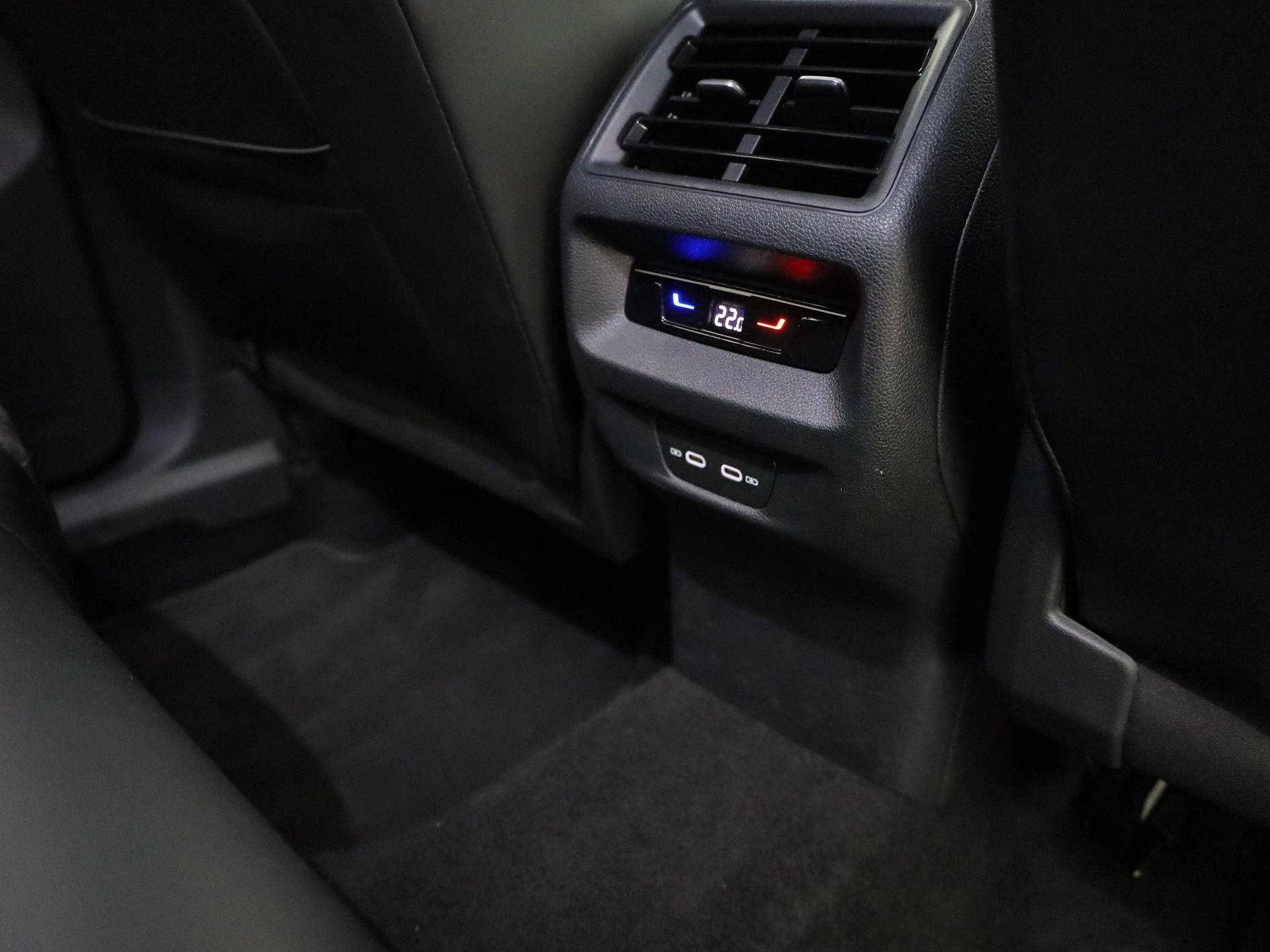 Volkswagen-Tiguan-image-33