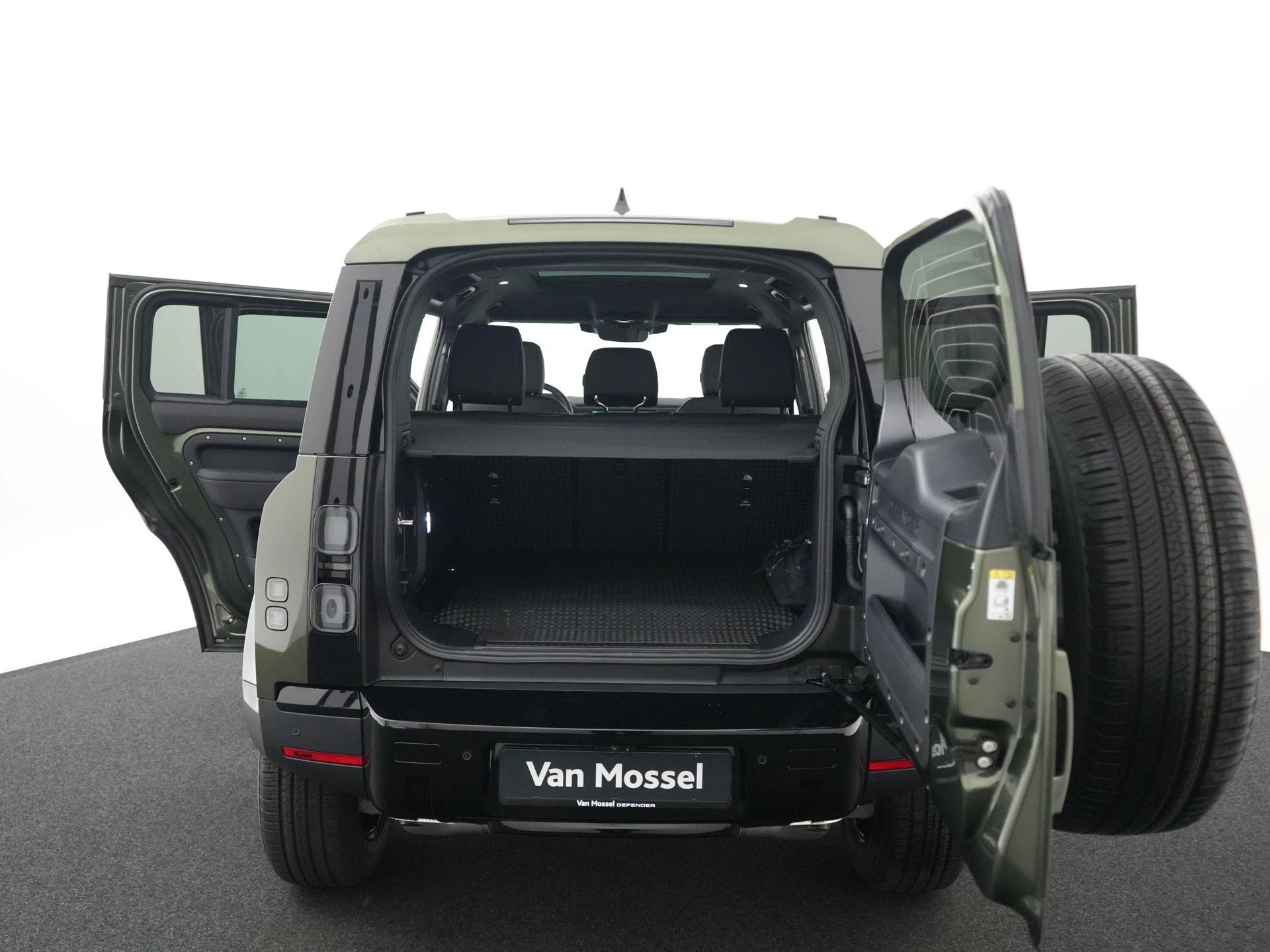 Land Rover-Defender-image-40