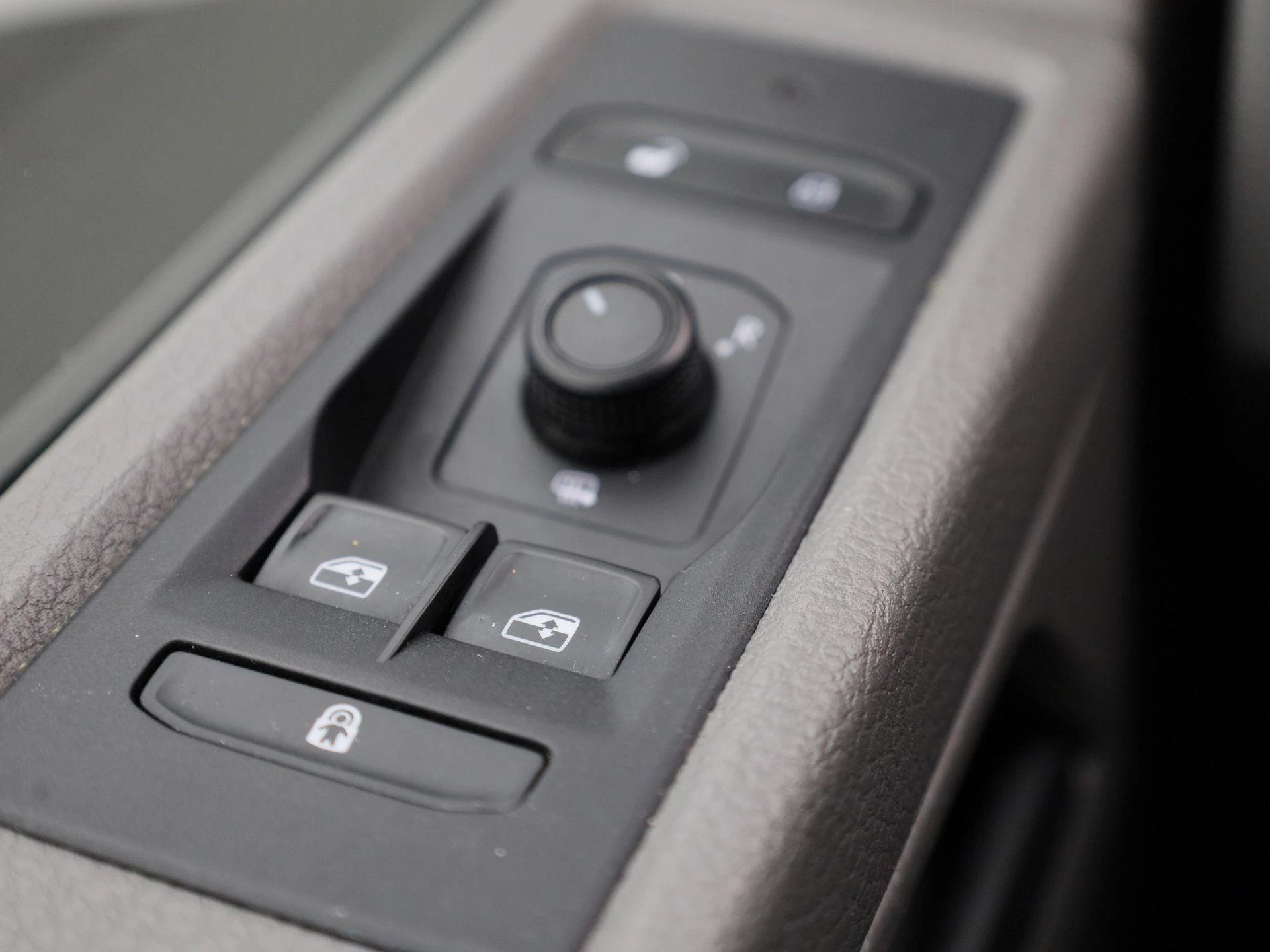 Volkswagen-Transporter-image-28