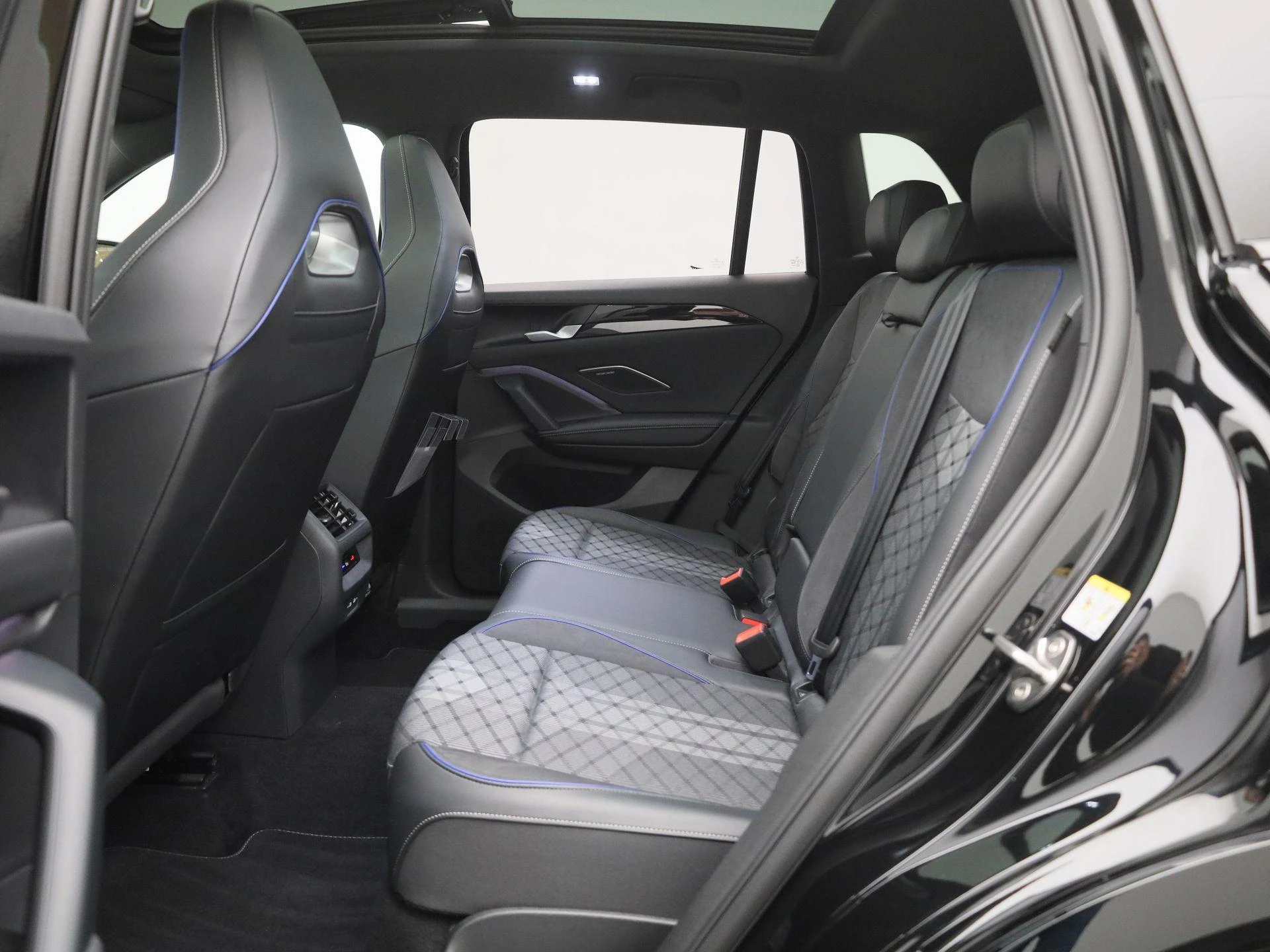 Volkswagen-Tiguan-image-11