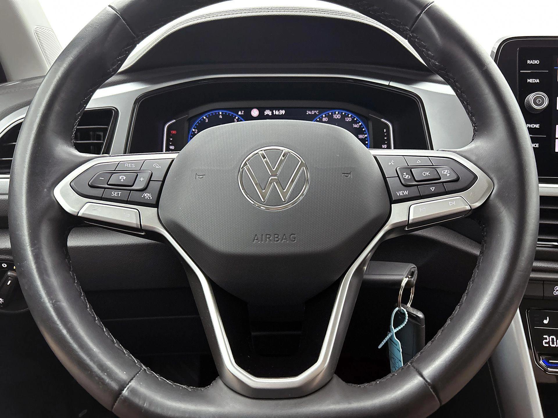 Volkswagen-T-Roc-image-39