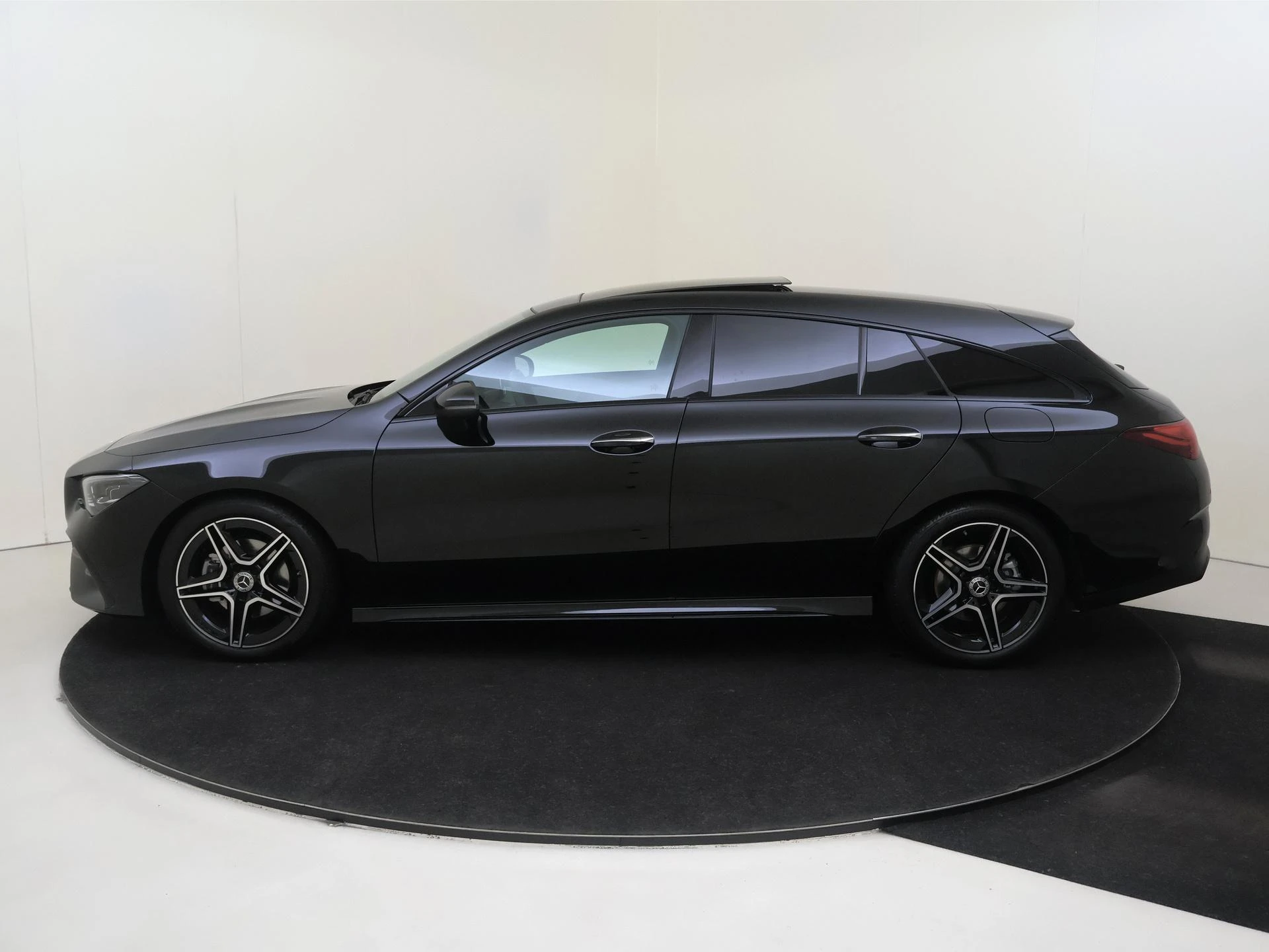 Mercedes-Benz CLA Shooting Brake 180 Star Edition AMG Line