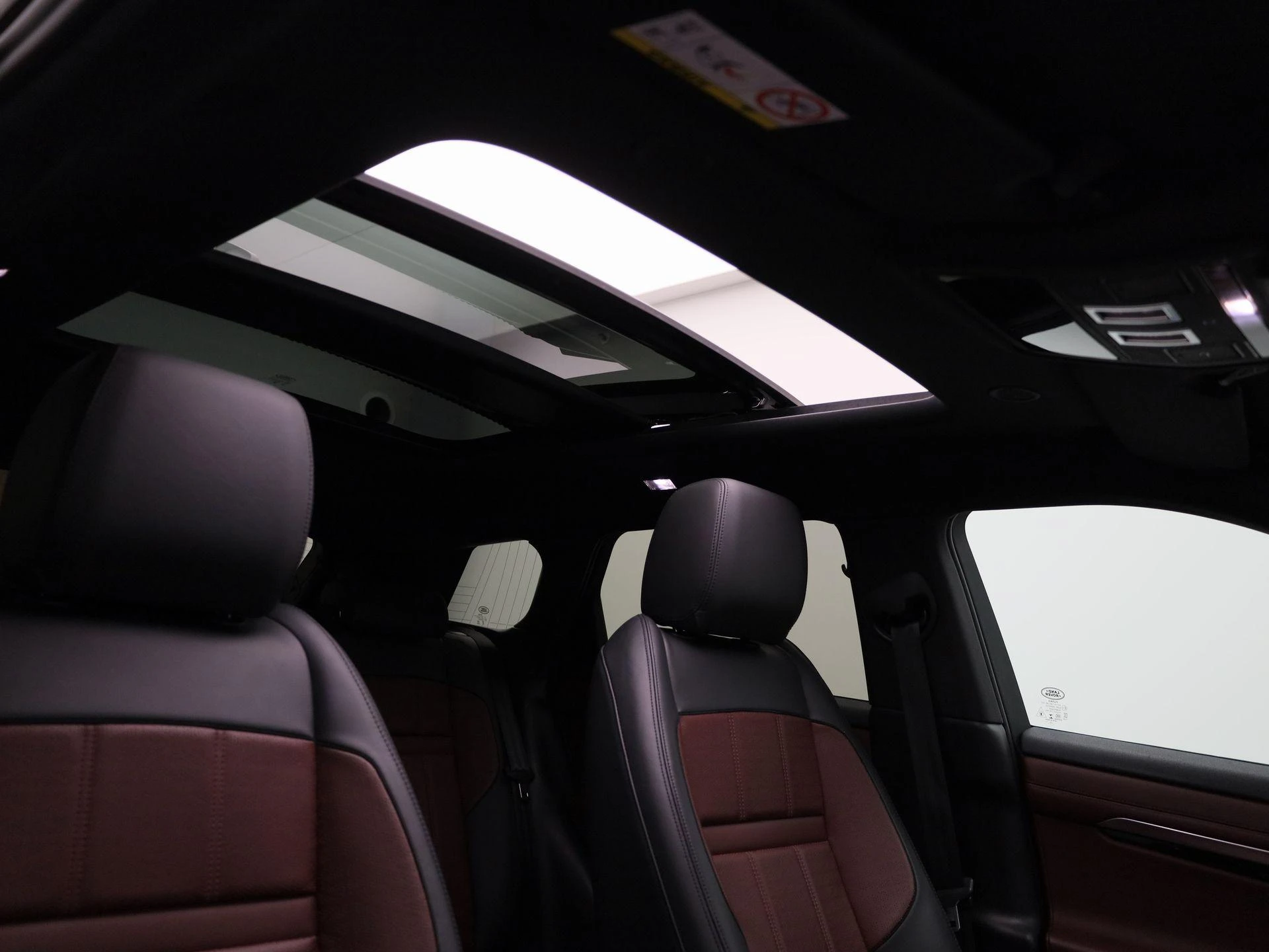 Land Rover-Range Rover Evoque-image-48