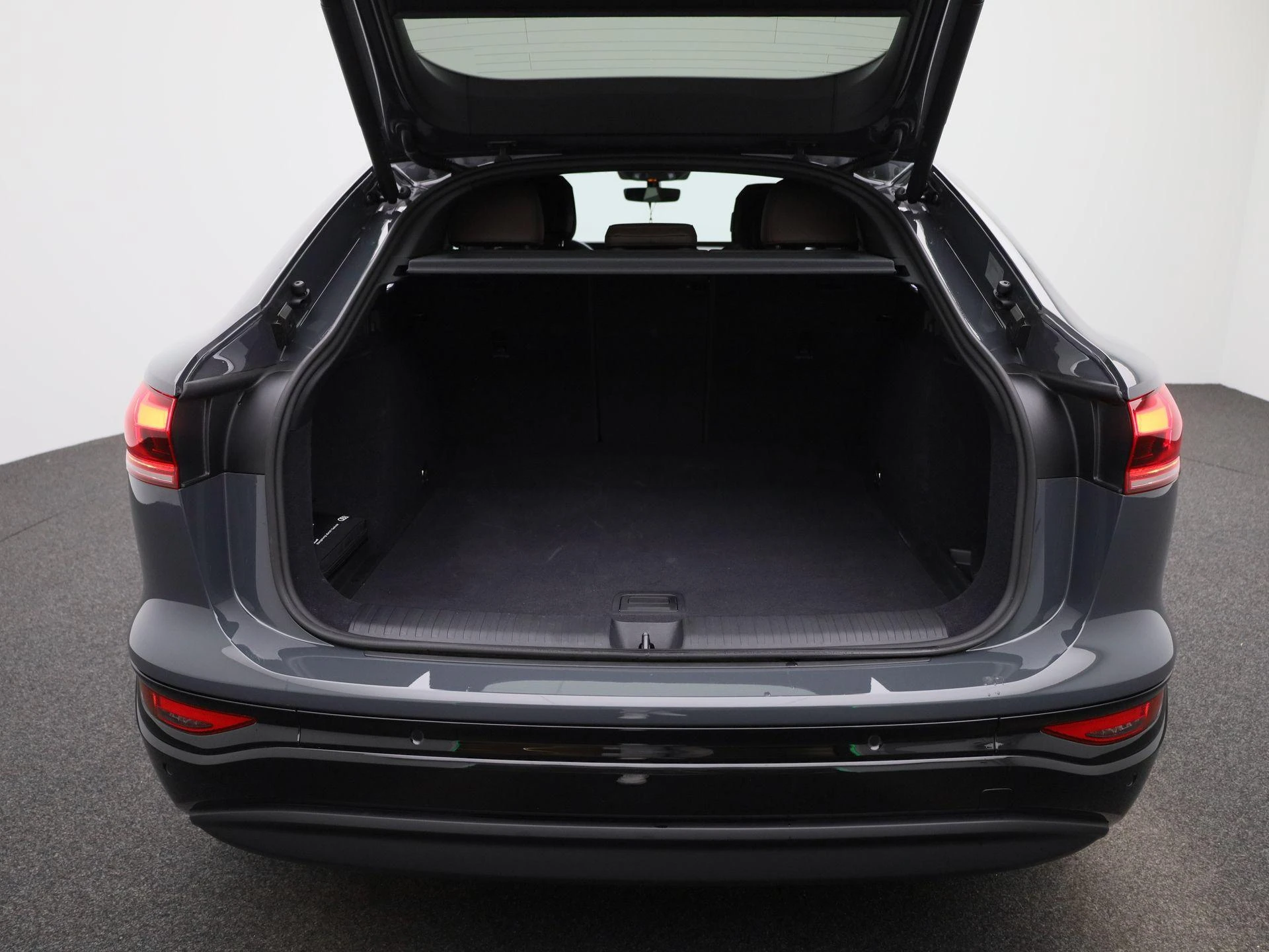 Audi-Q6 e-tron-image-12