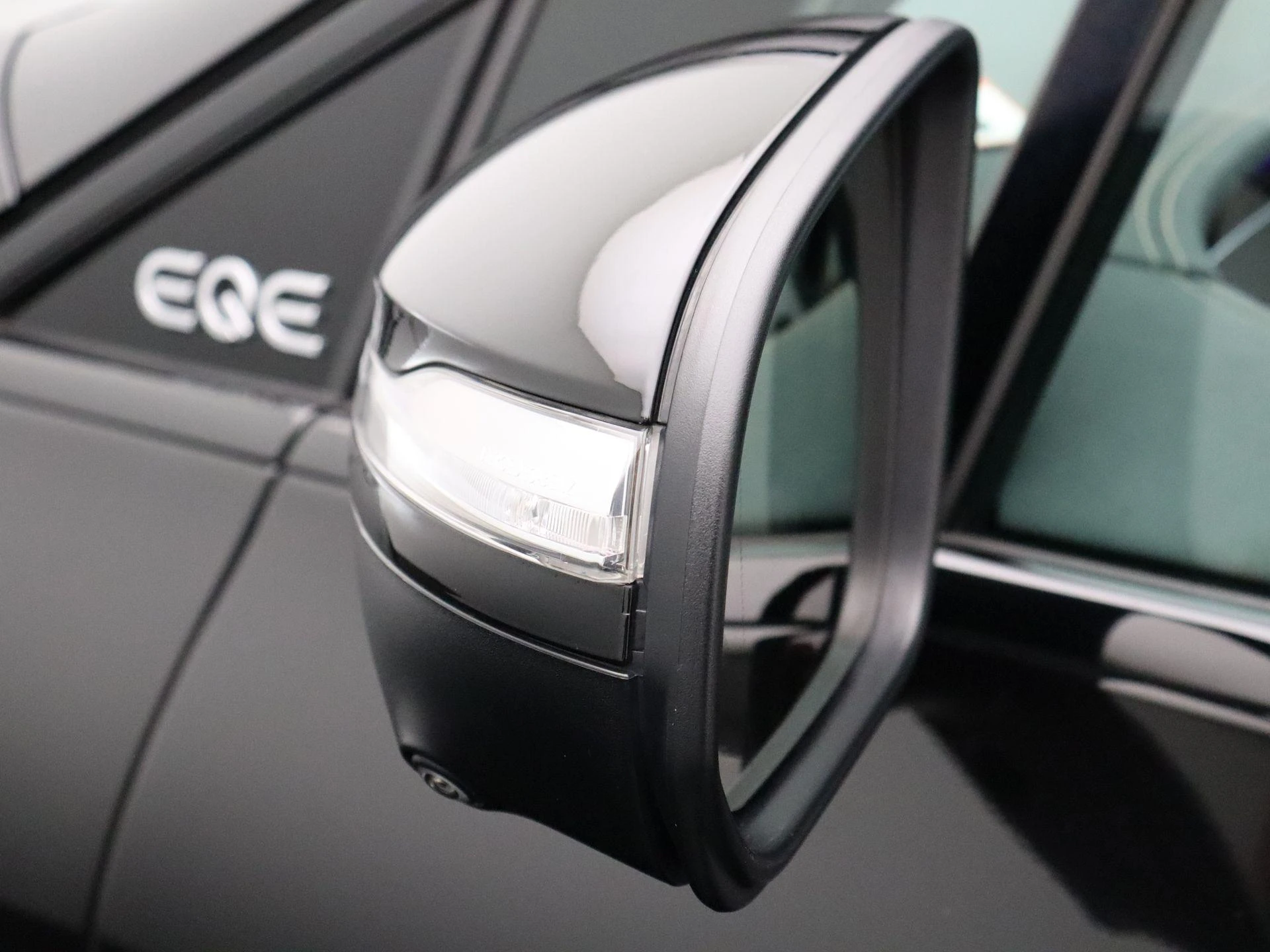 Mercedes-Benz-EQE-image-7