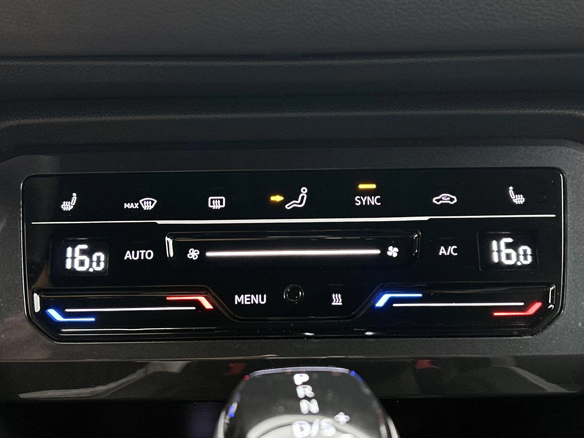 Volkswagen-Tiguan-image-10