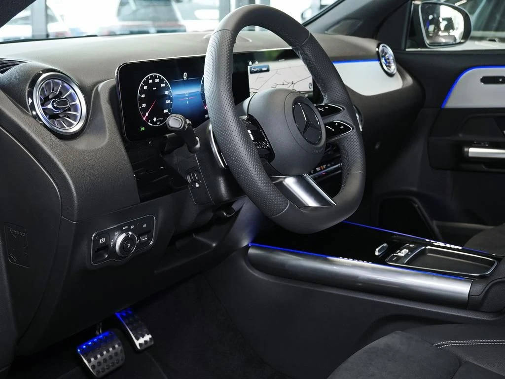 Mercedes-Benz-GLA 200 d-image-6