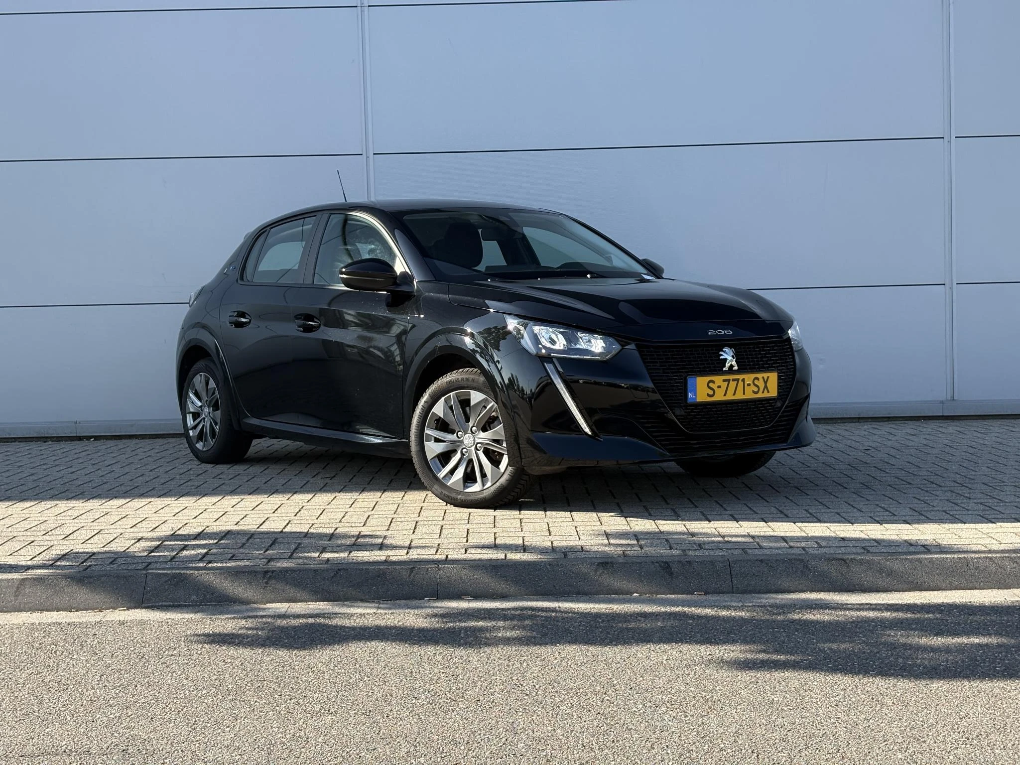 Peugeot-e-208-image-7