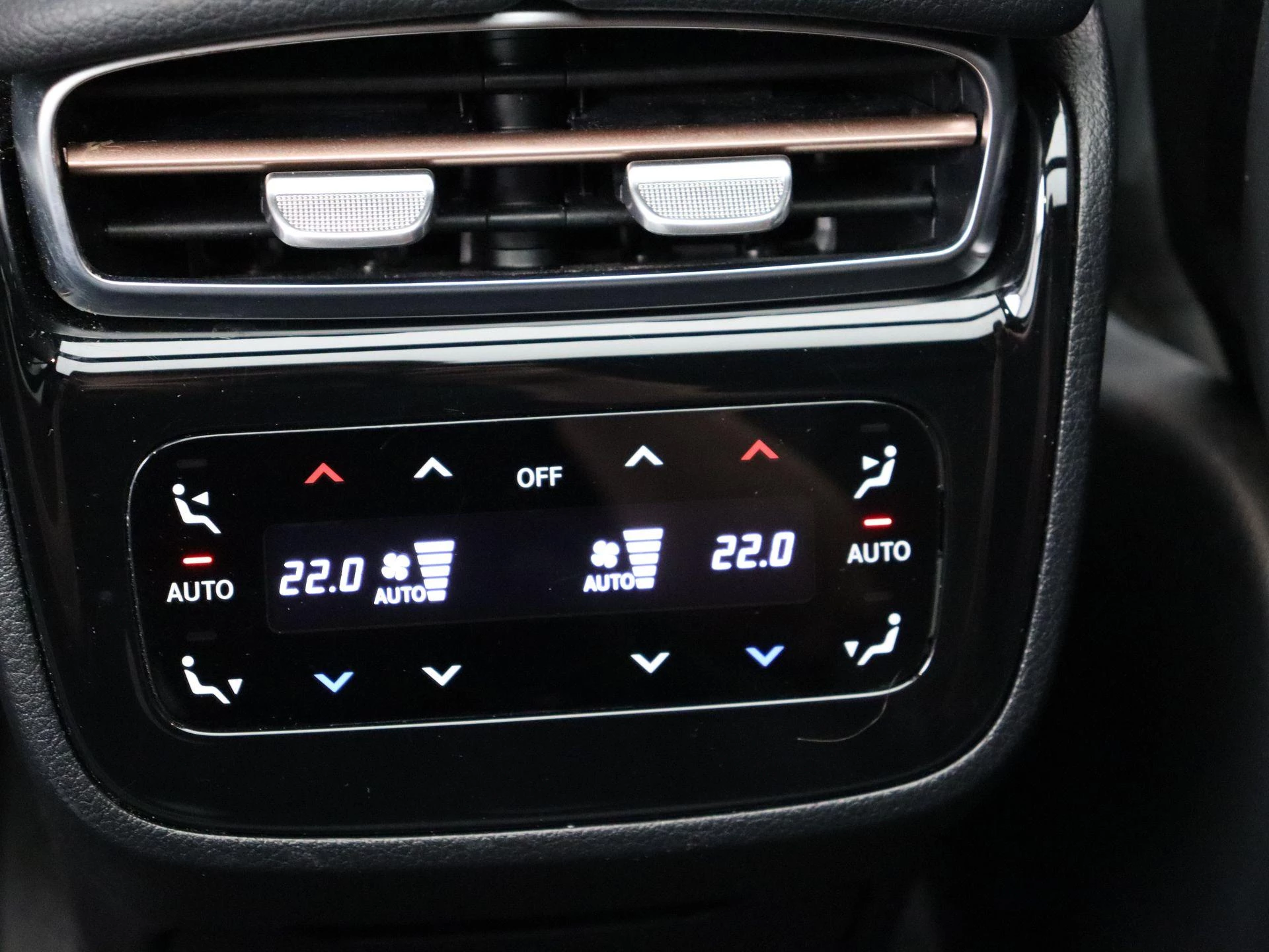 Mercedes-Benz-EQE-image-21