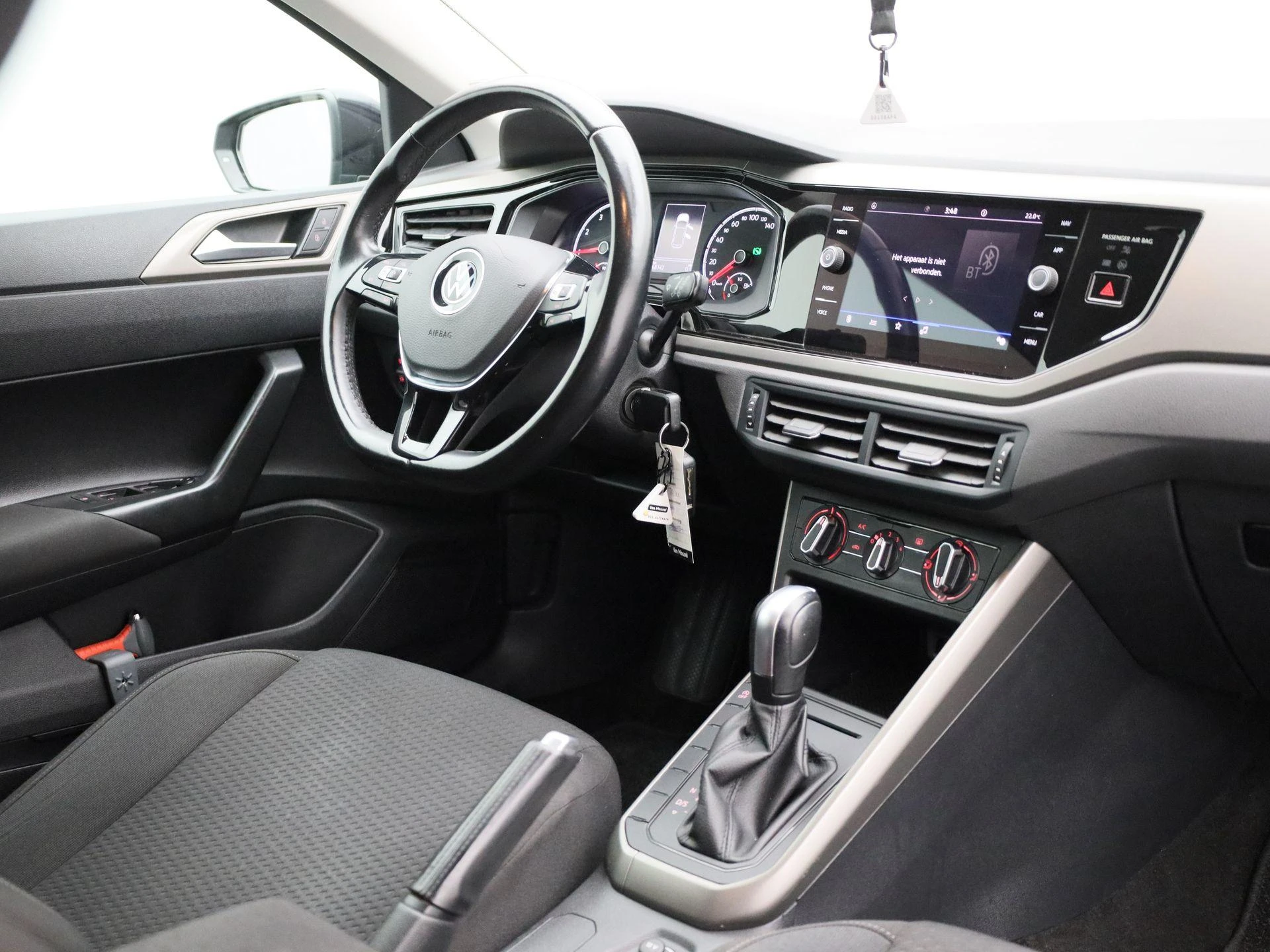 Volkswagen-Polo-image-32