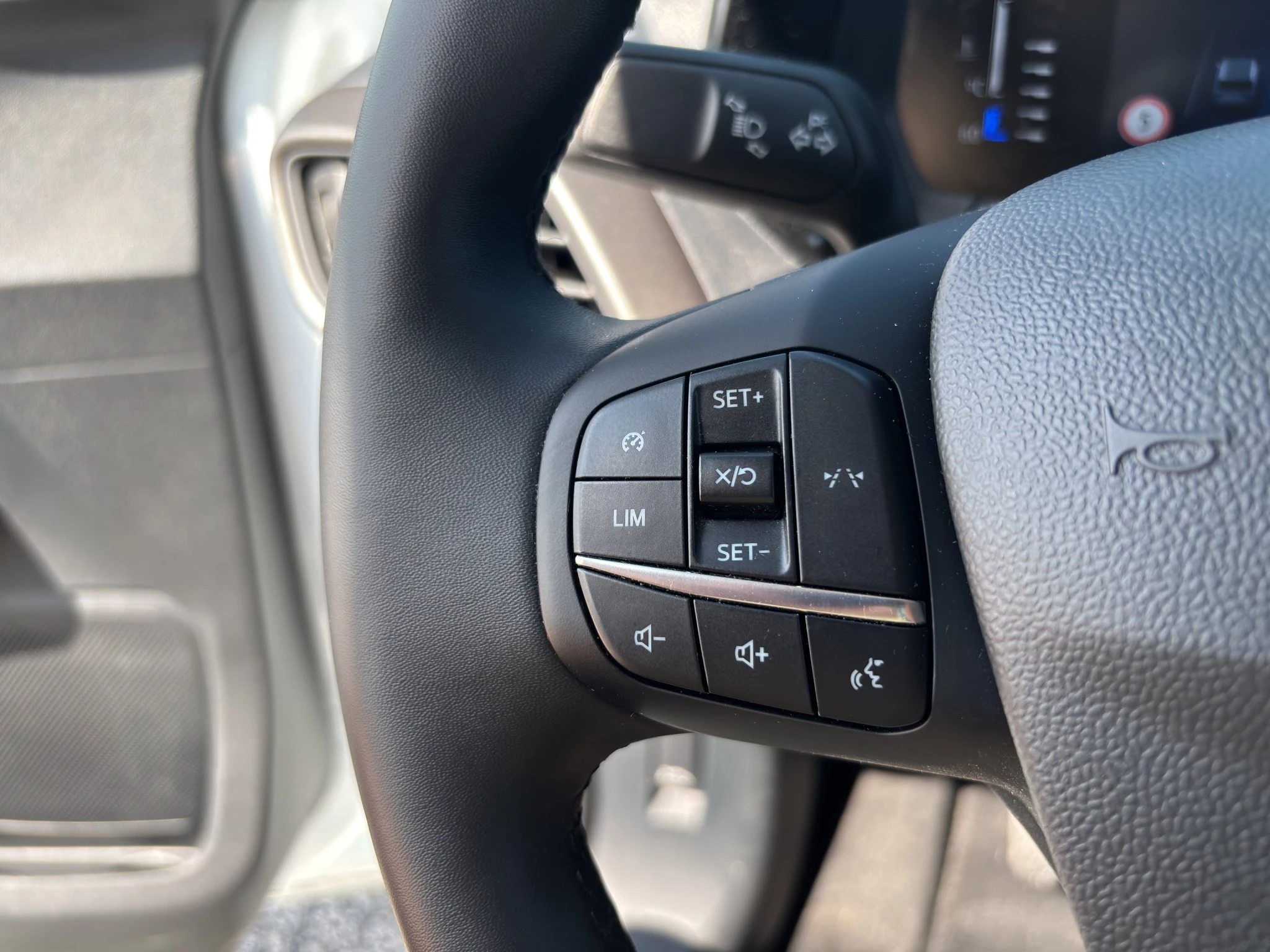 Ford Tourneo Courier 1.0 EcoBoost Titanium