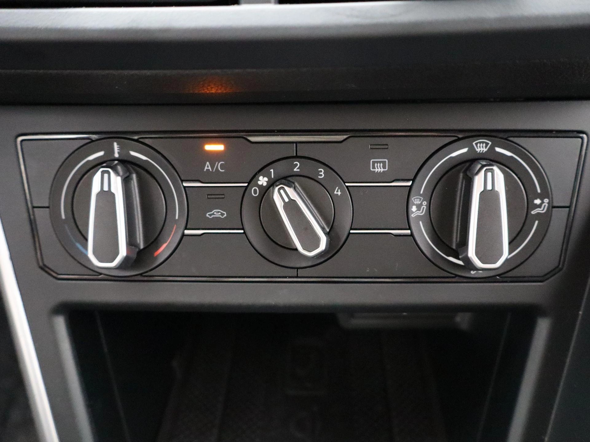 Volkswagen-Polo-image-18