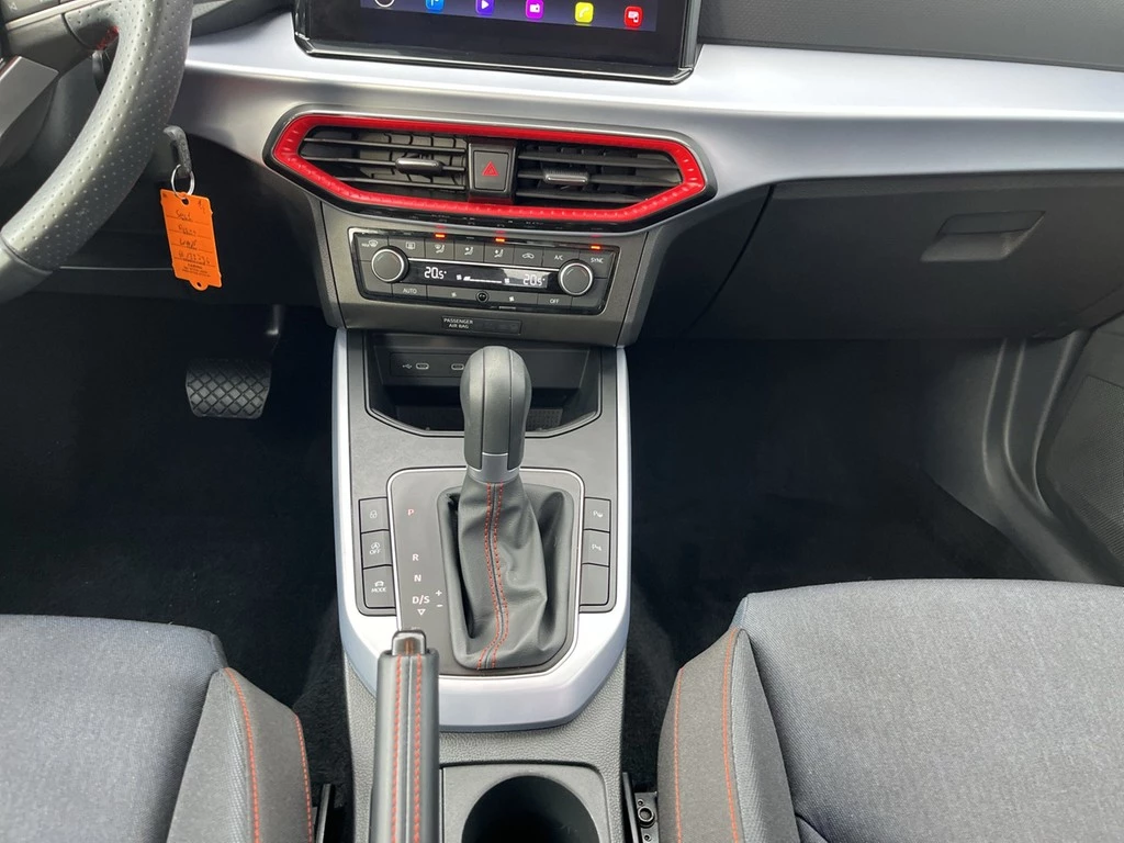 SEAT-Arona-image-8