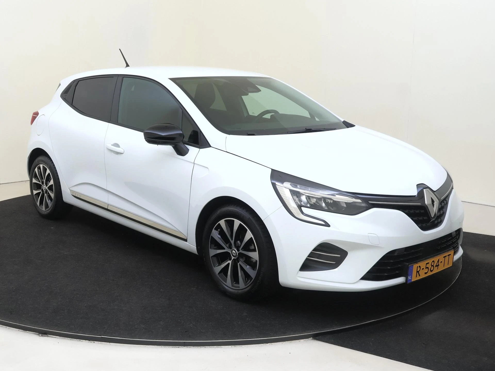 Renault-Clio-image-1