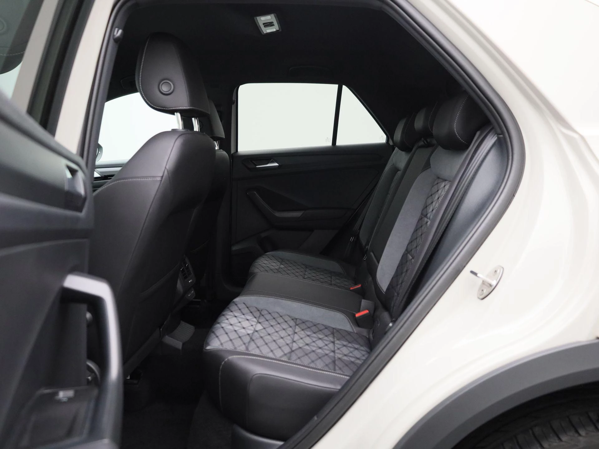 Volkswagen-T-Roc-image-11