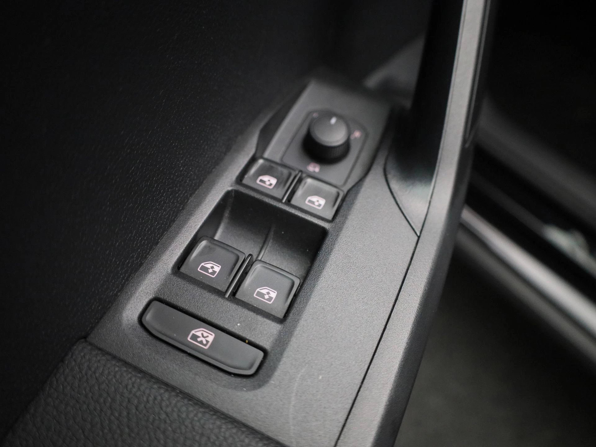 SEAT-Arona-image-26