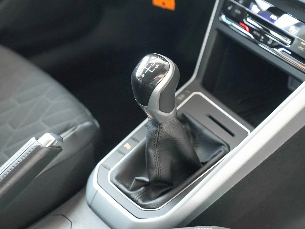 Volkswagen-Polo-image-8