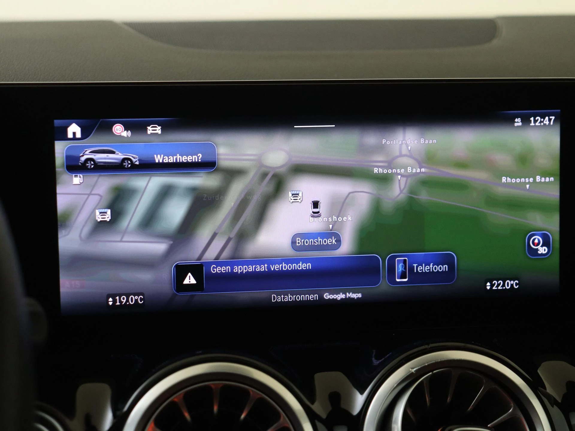 Mercedes-Benz-GLA-image-13