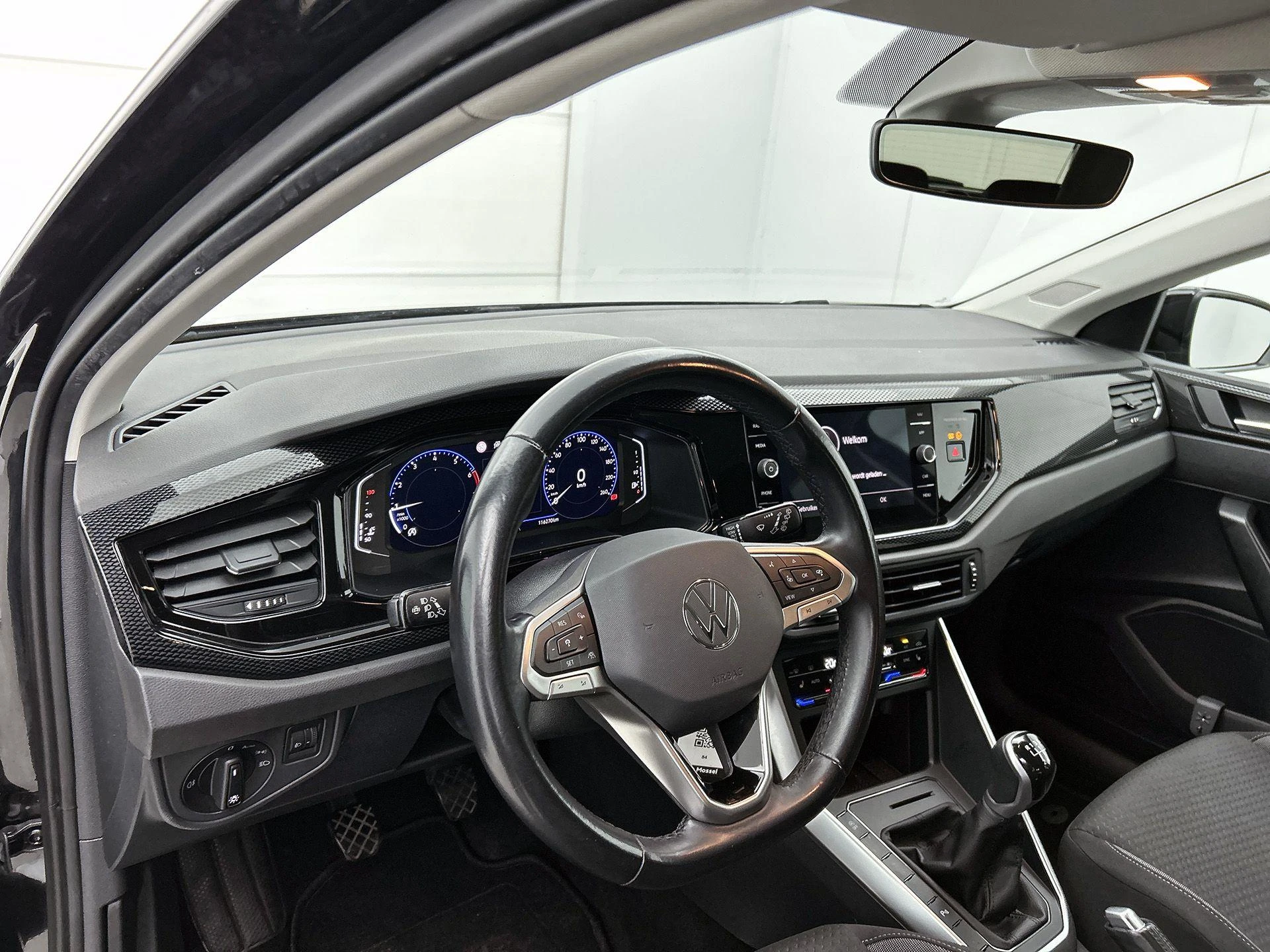 Volkswagen-Polo-image-17