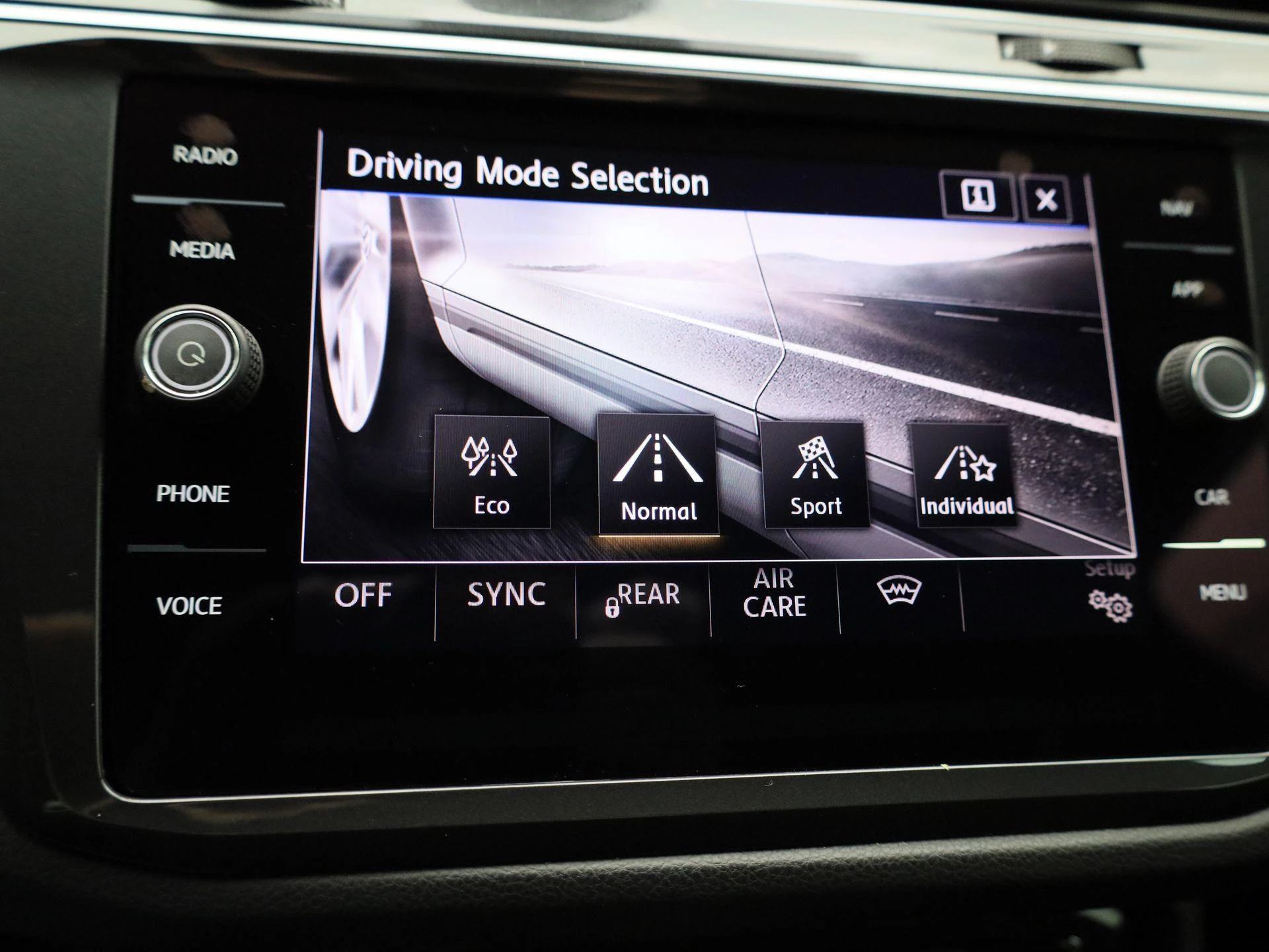 Volkswagen-Tiguan-image-31