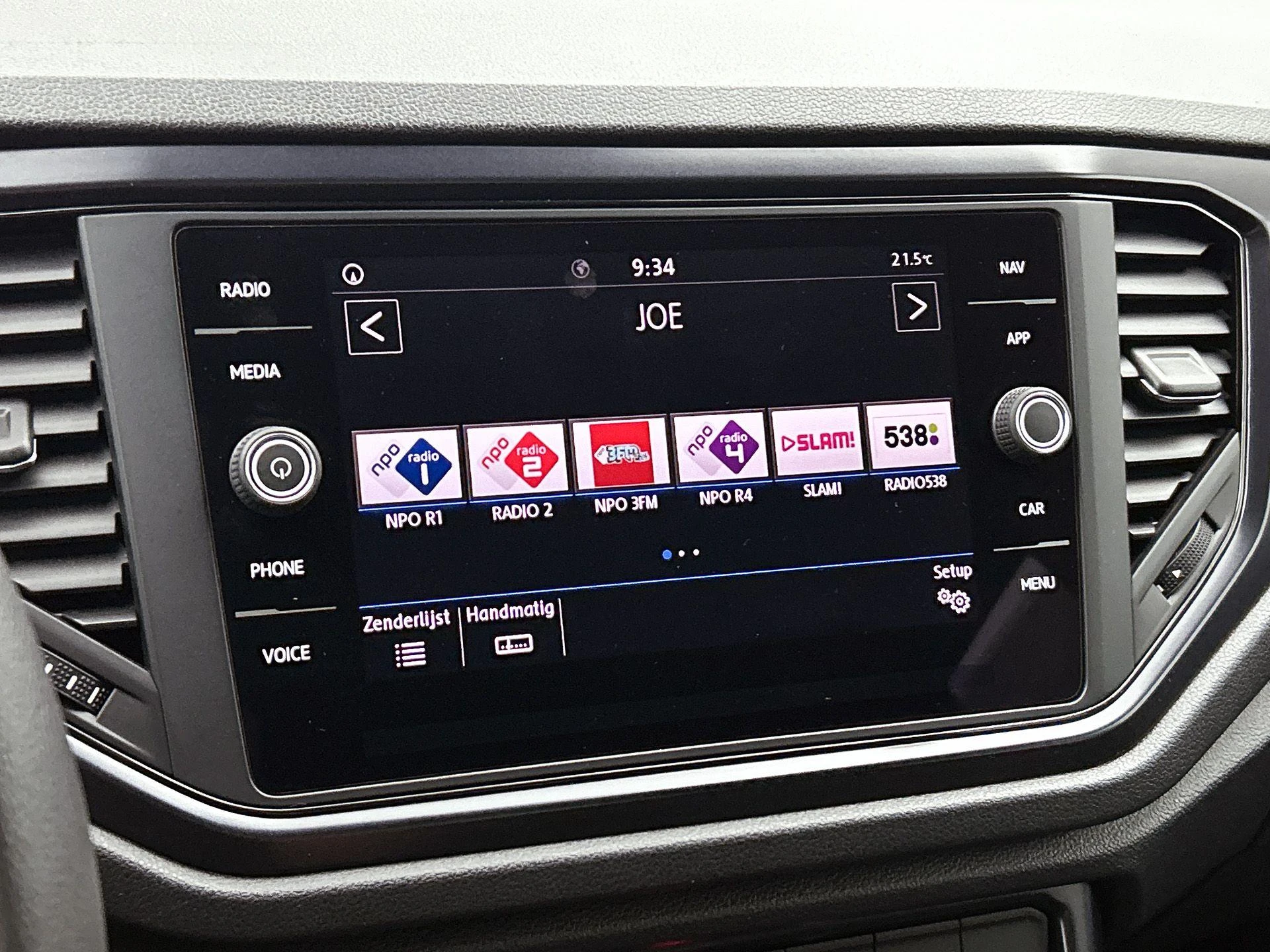 Volkswagen-T-Roc-image-5