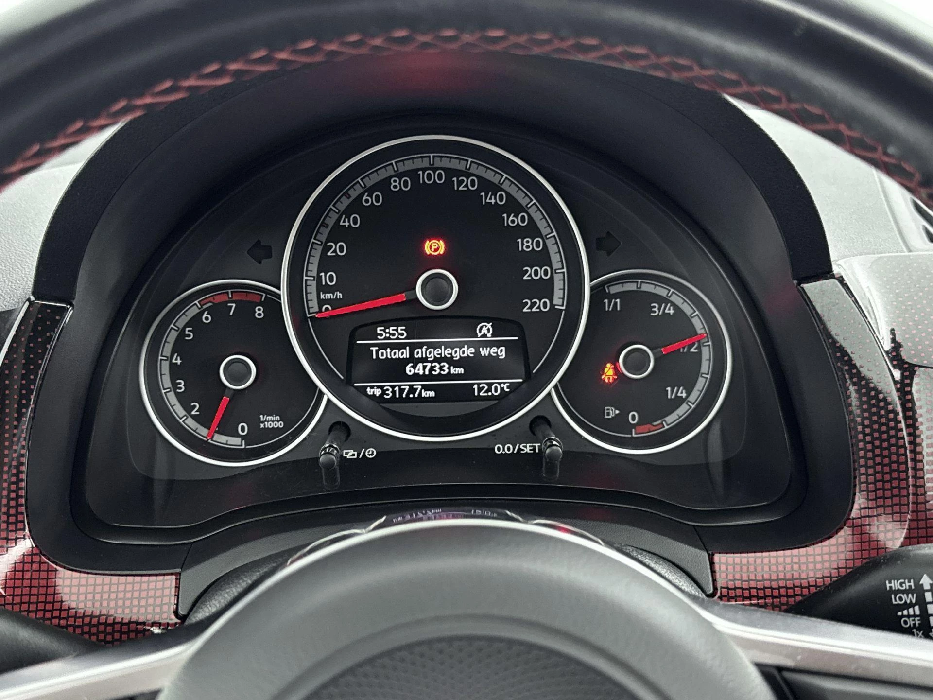 Volkswagen-up!-image-8