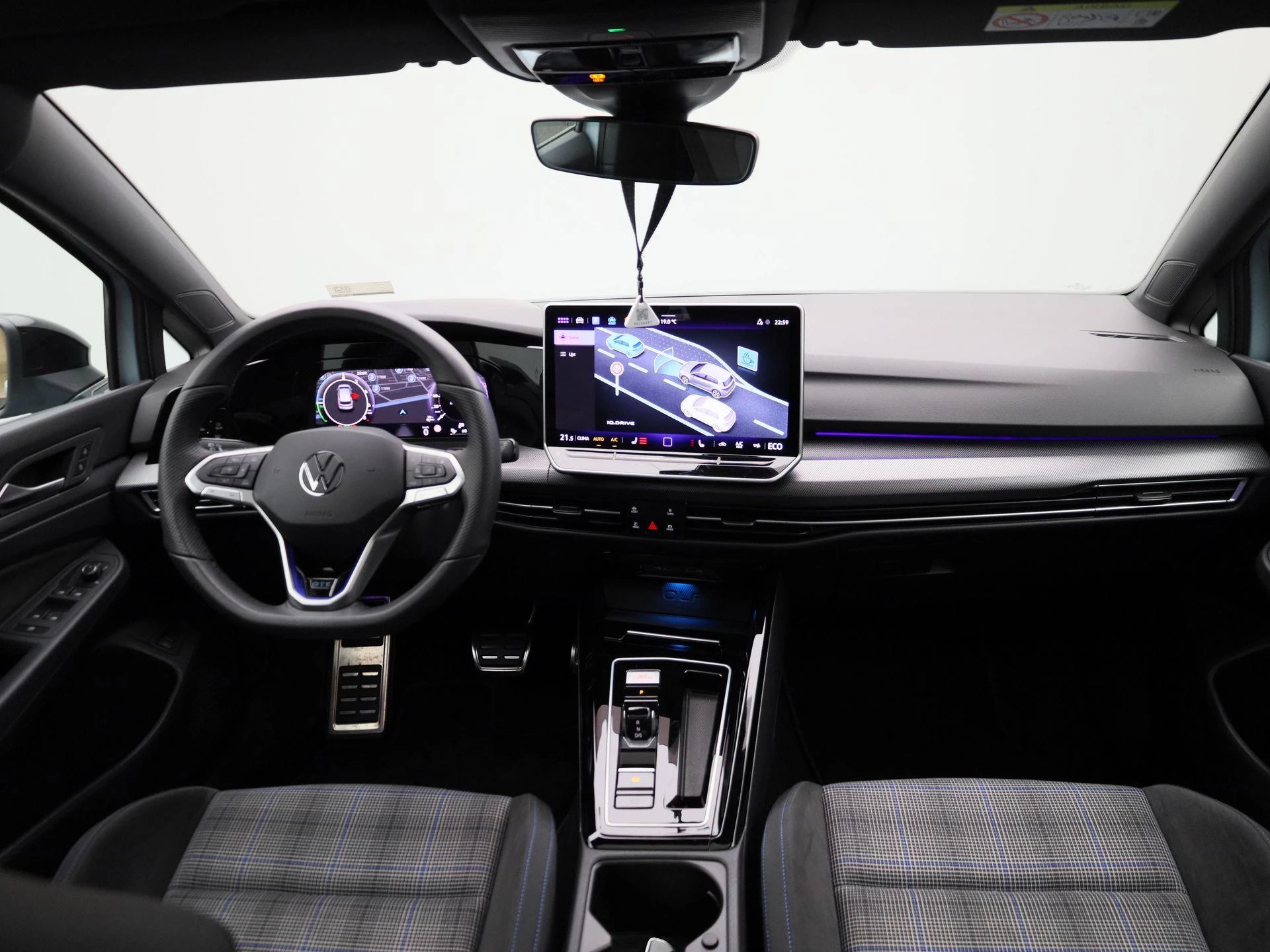 Volkswagen-Golf-image-40
