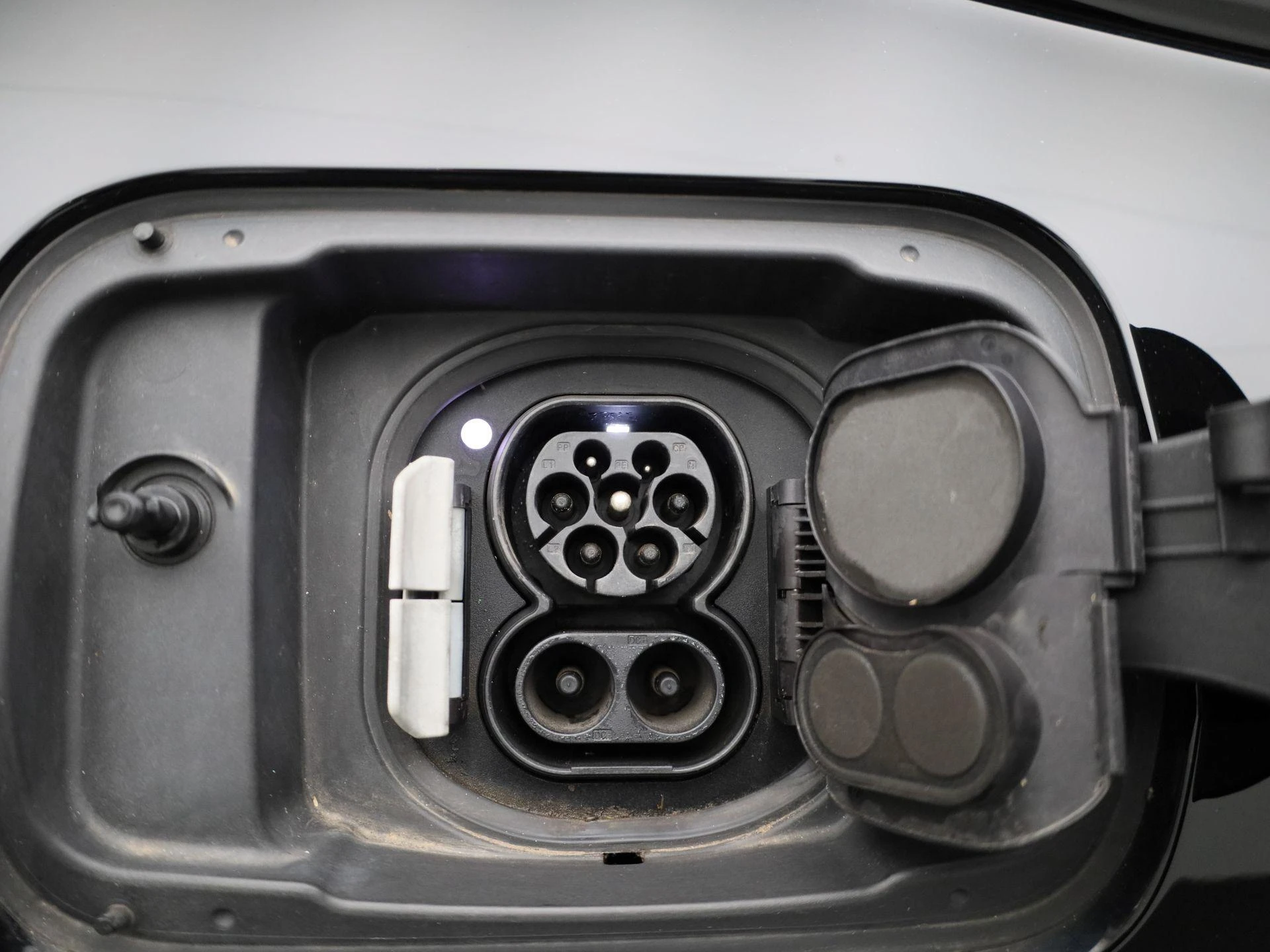 BMW-i4-image-34