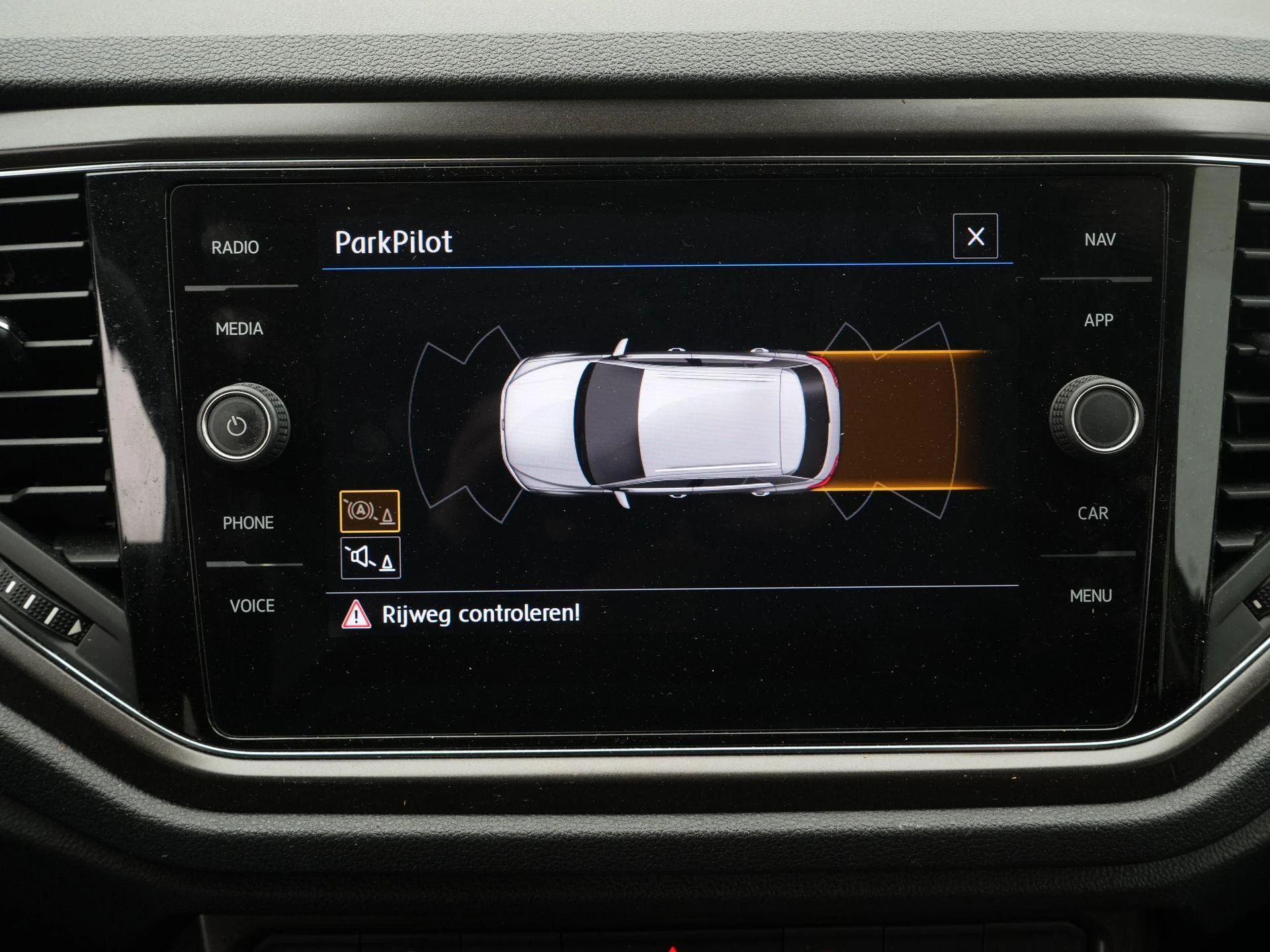 Volkswagen-T-Roc-image-10